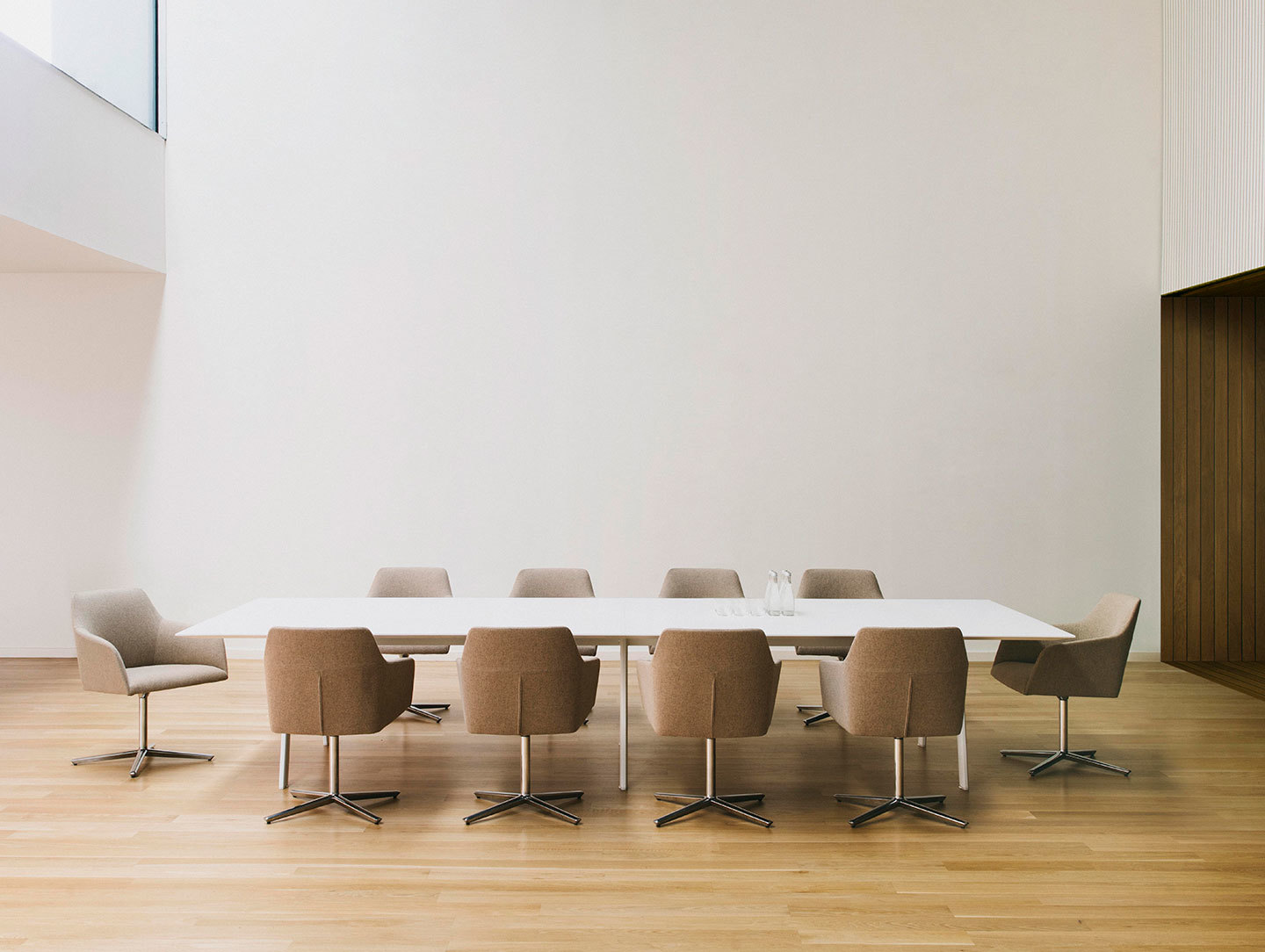 Andreu World Radial Conference Table