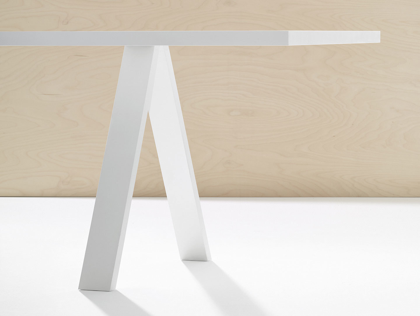 Arper Cross Table White Detail Metrica