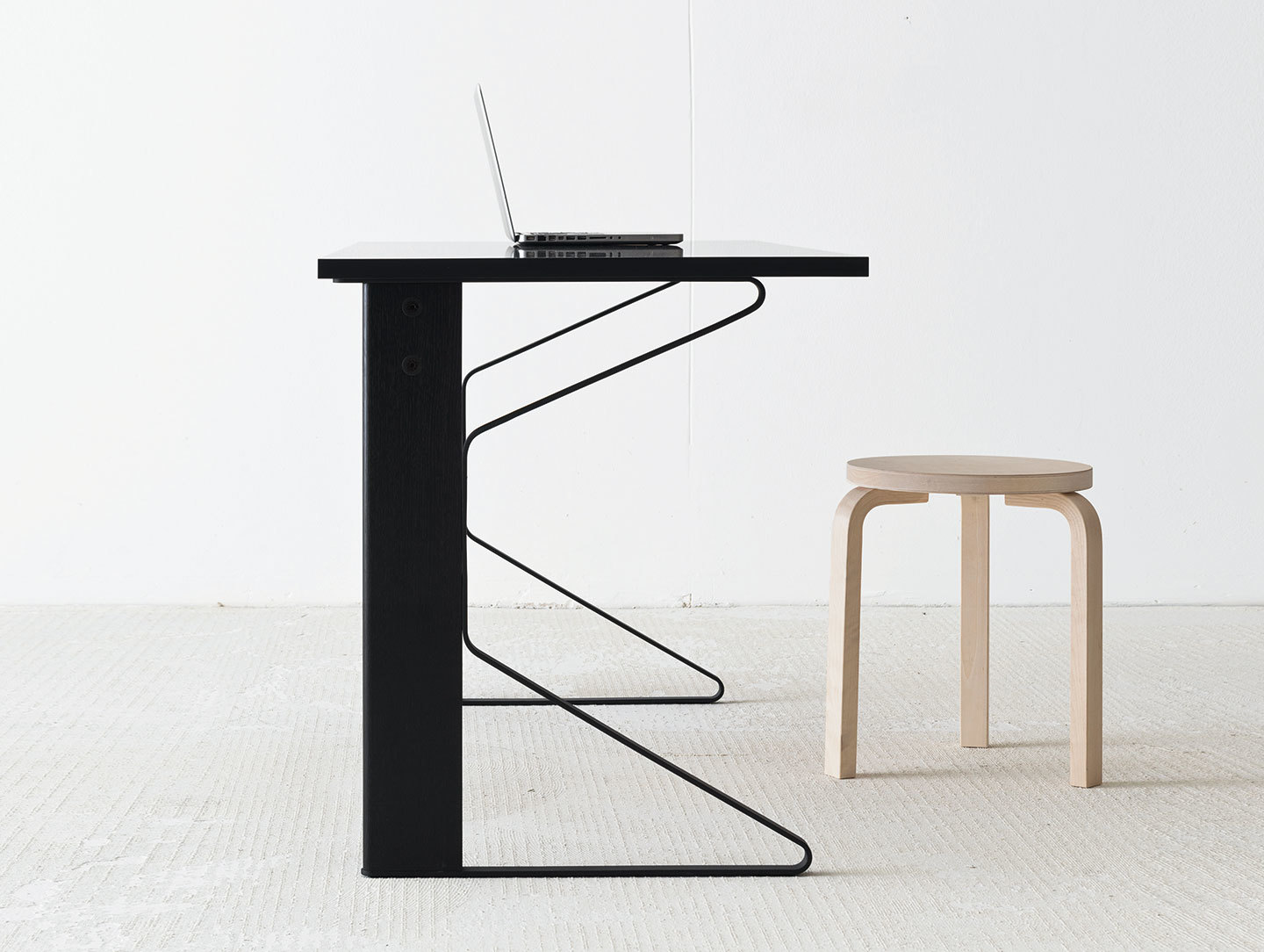 Artek Kaari Desk Blk Oak Side Ronan Erwan Bouroullec