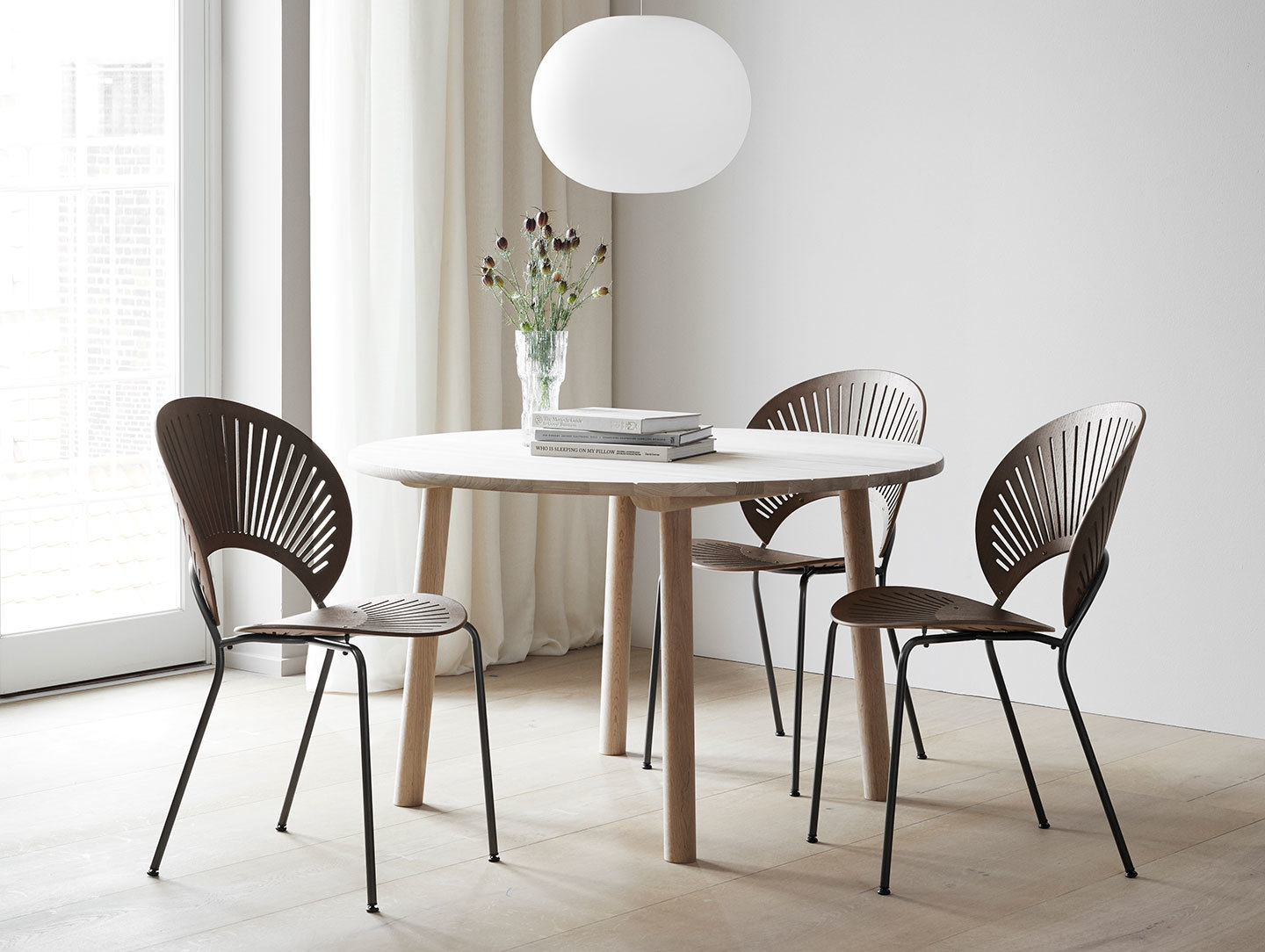 Fredericia Taro Table Circular Oak Jasper Morrison