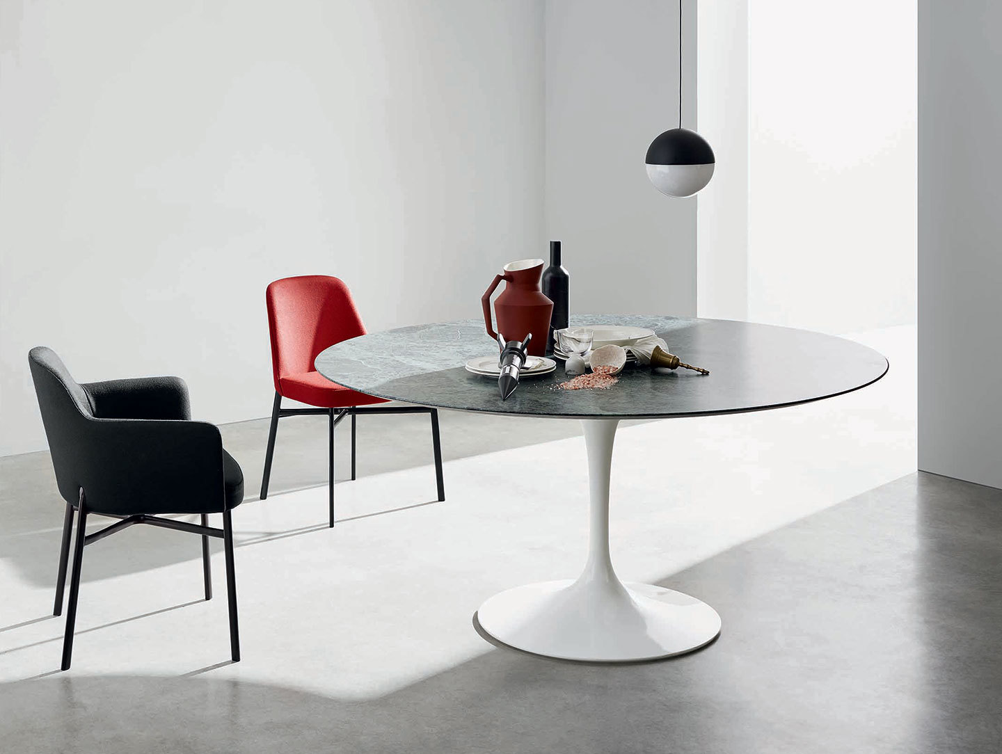 Knoll Saarinen Round Dining Table Eero Saarinen