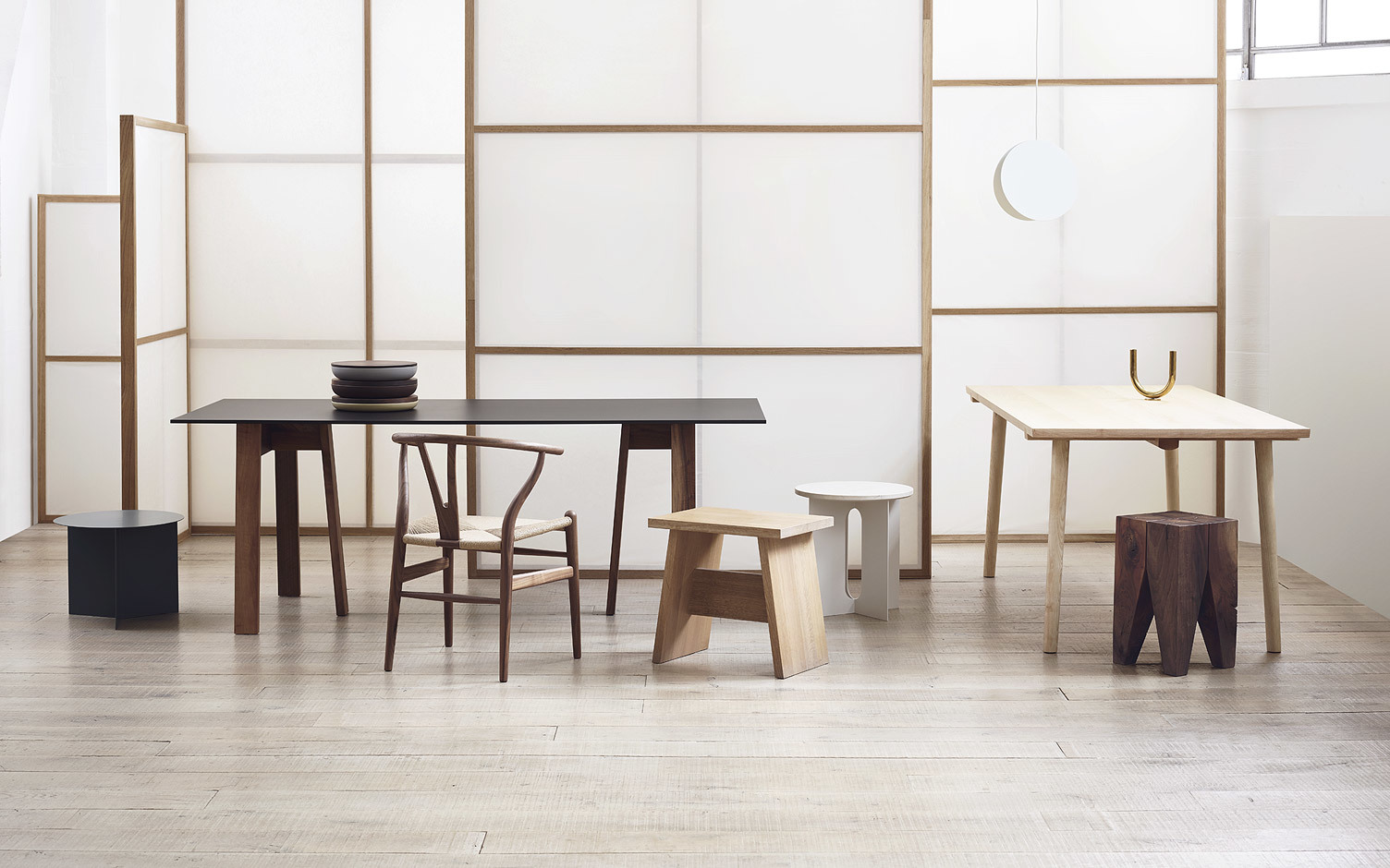 Tables & desks catalogue image