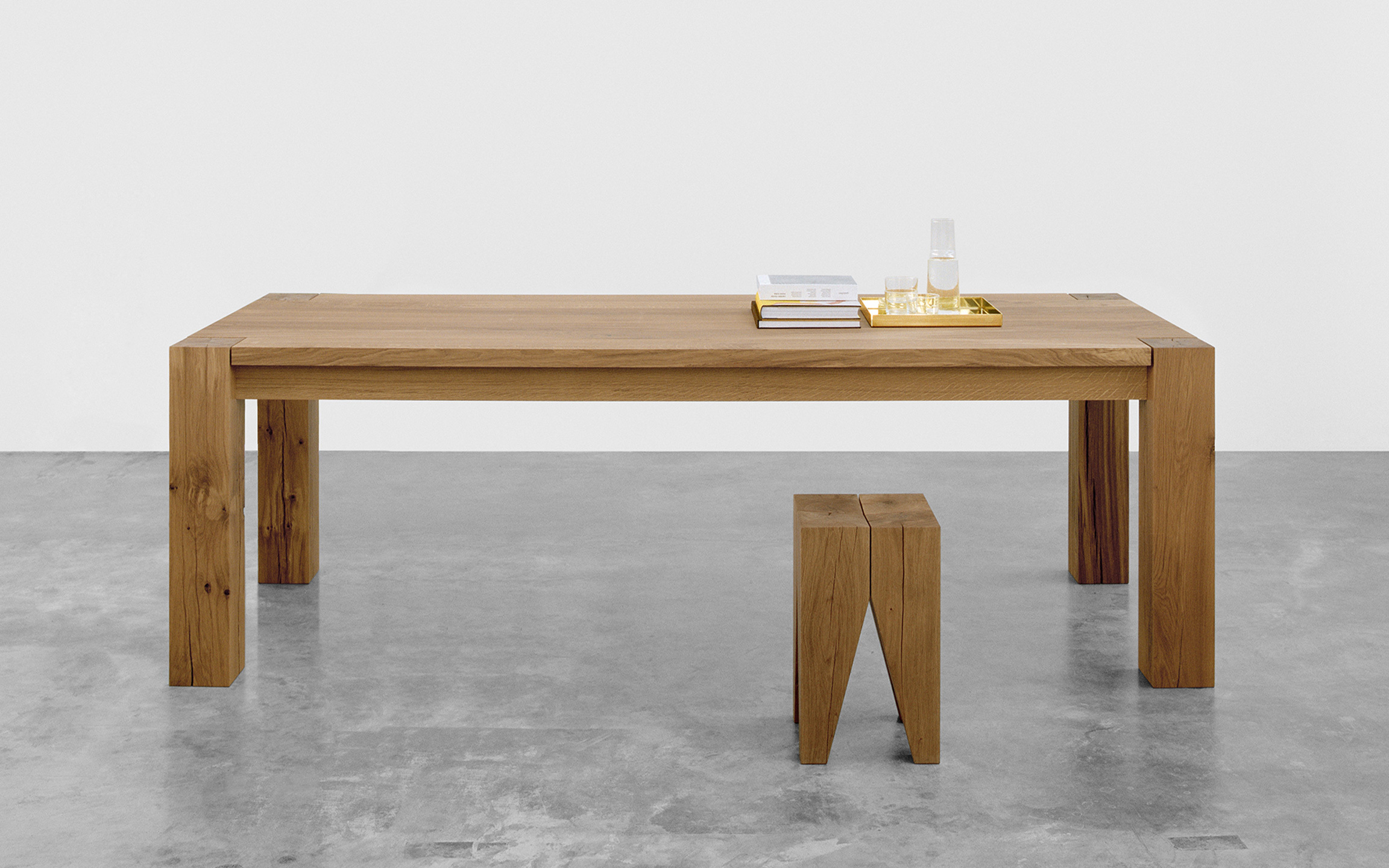 Tables & desks catalogue image