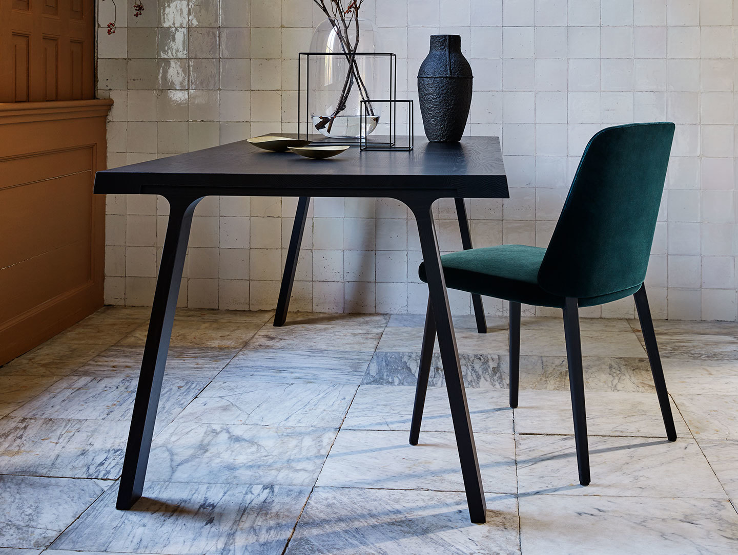 Montis Back Me Up Chair Doble Table