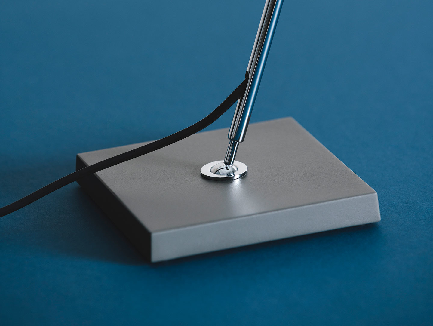 Santa And Cole Gira Table Lamp Base Detail Ferrer Massana Tremoleda