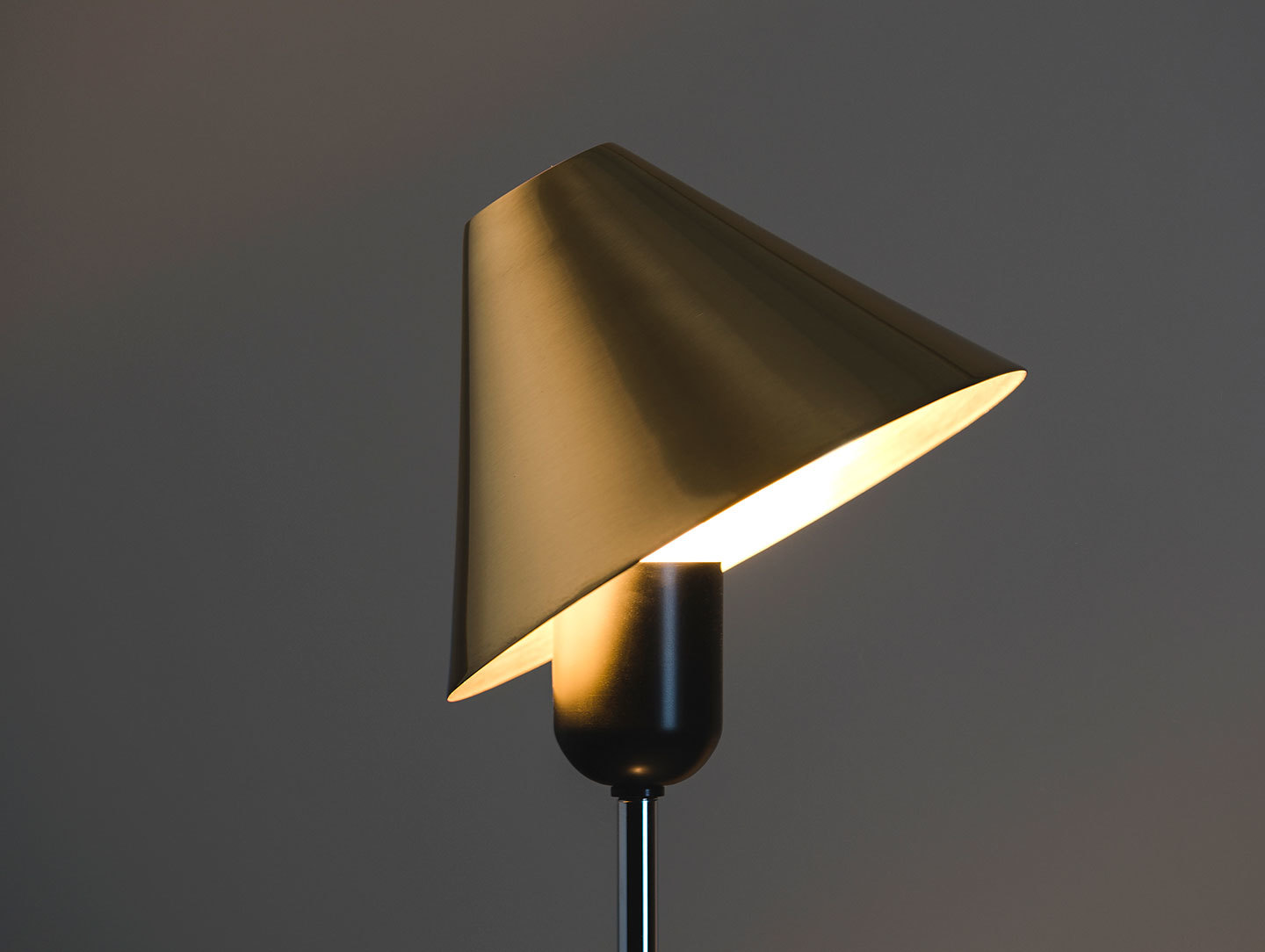 Santa And Cole Gira Table Lamp Head Detail Ferrer Massana Tremoleda