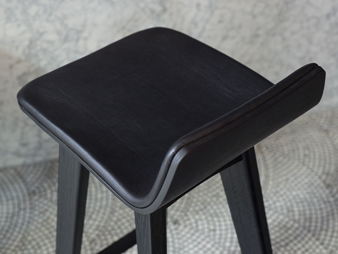 Zeitraum Morph Bar Stool Black Detail Formstelle