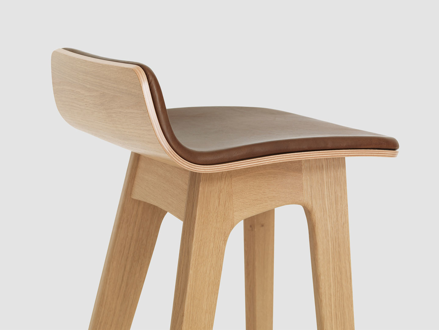 Zeitraum Morph Bar Stool Oak Detail Formstelle