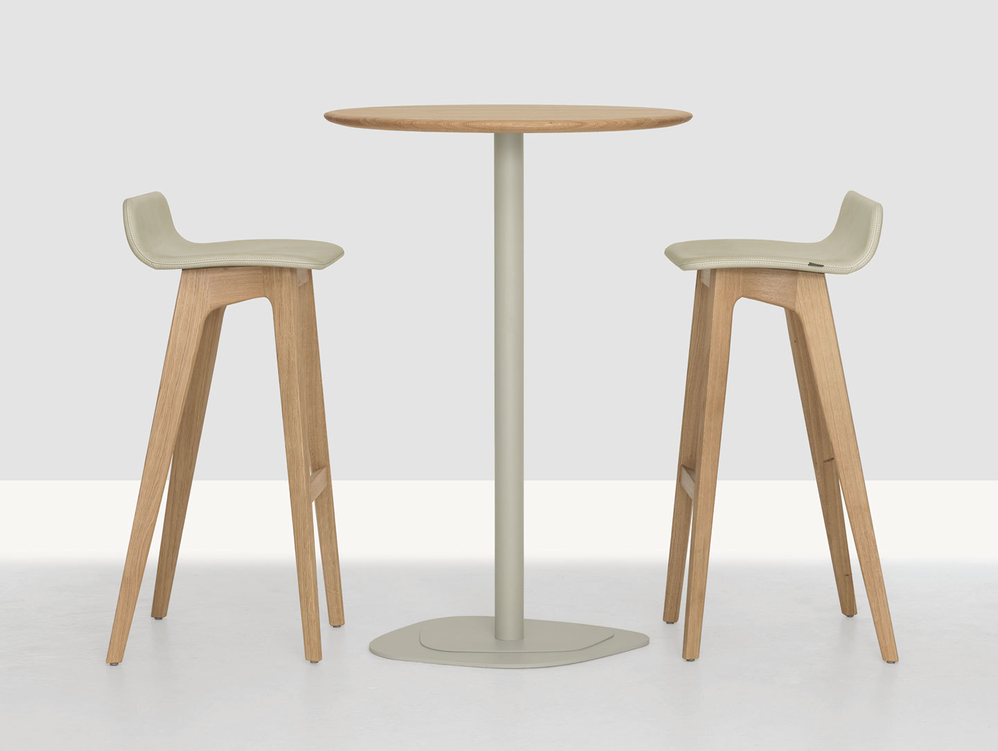 Zeitraum Morph Bar Stool Oak Full Upholstered 2 Formstelle