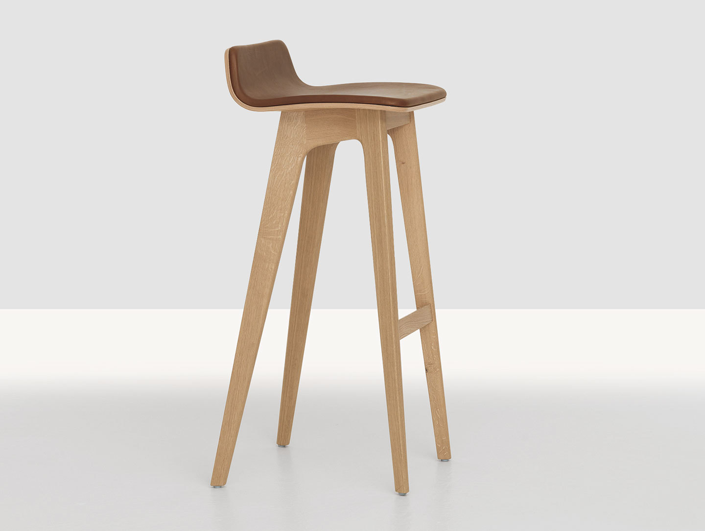 Zeitraum Morph Bar Stool Oak Upholstered Formstelle