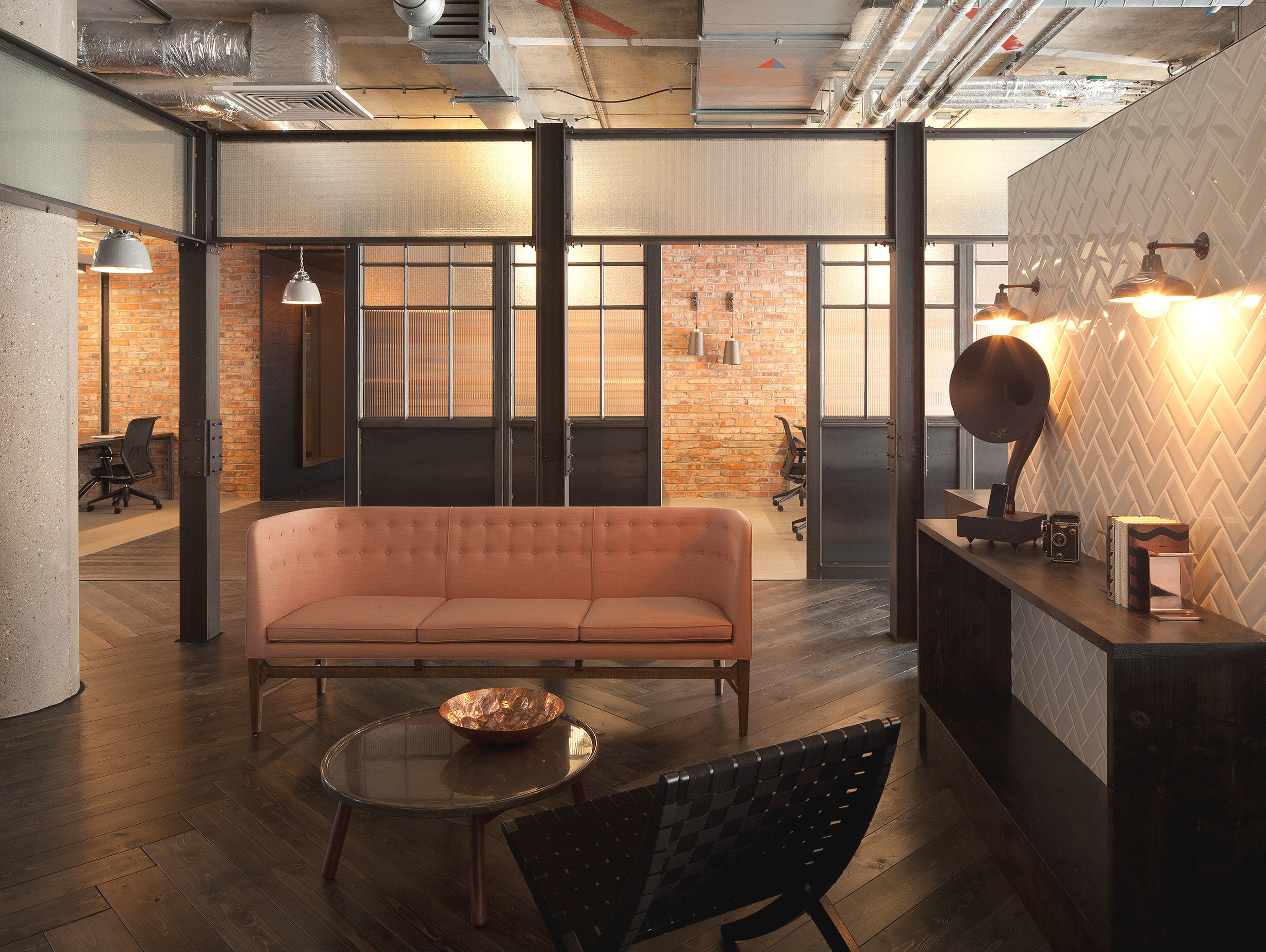 Akqa London Amos And Amos 2 image