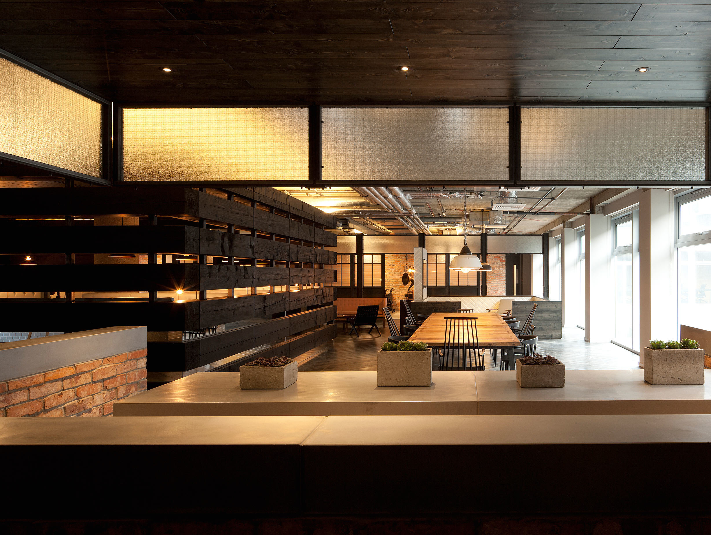 Akqa London Amos And Amos 4 image