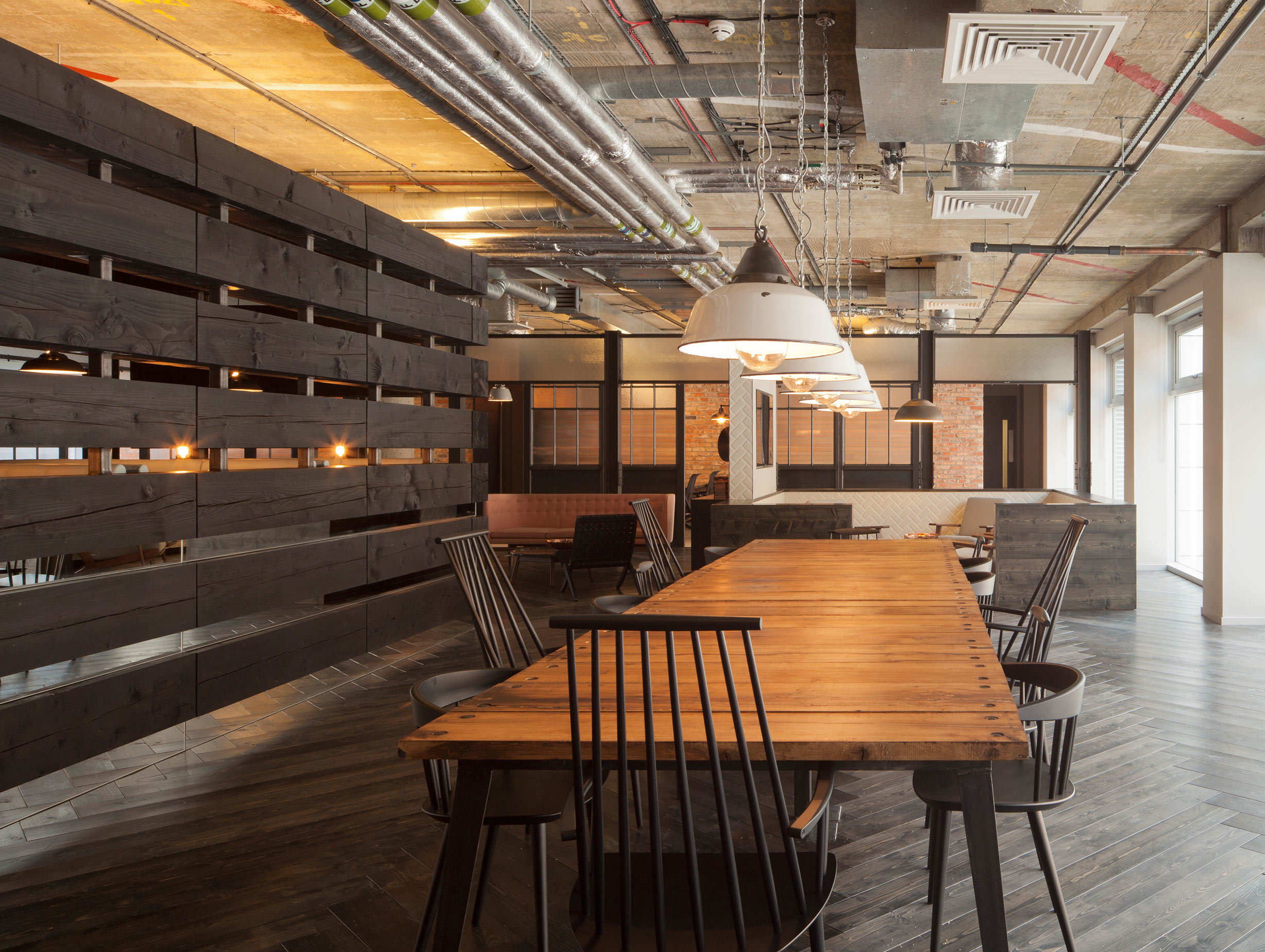 Akqa London Amos And Amos 5 image