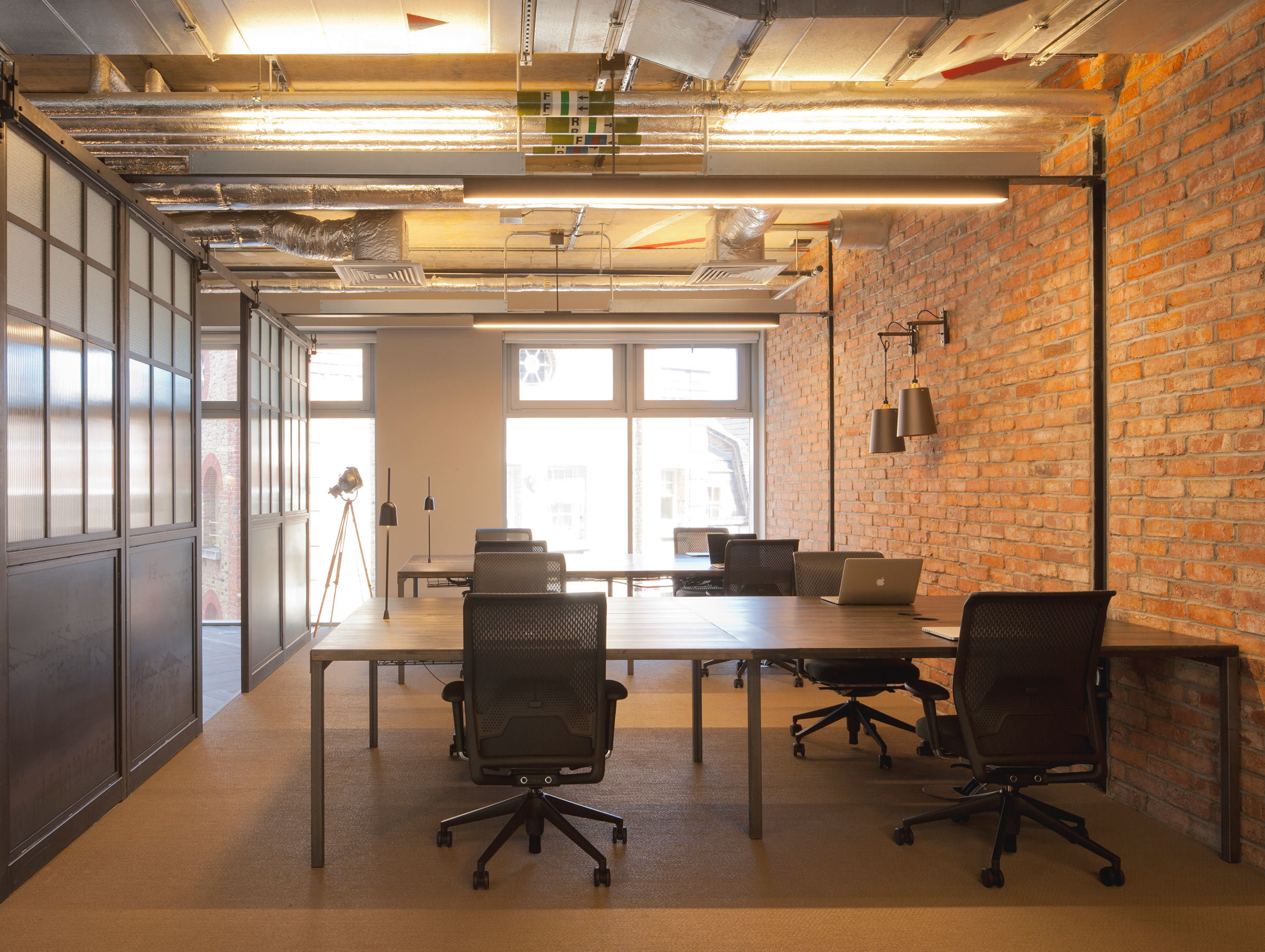 Akqa London Amos And Amos 6 image