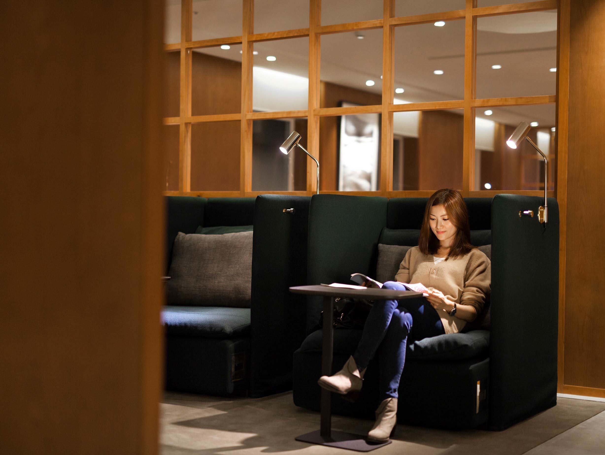 Cathay Pacific Studioilse E15 5 image