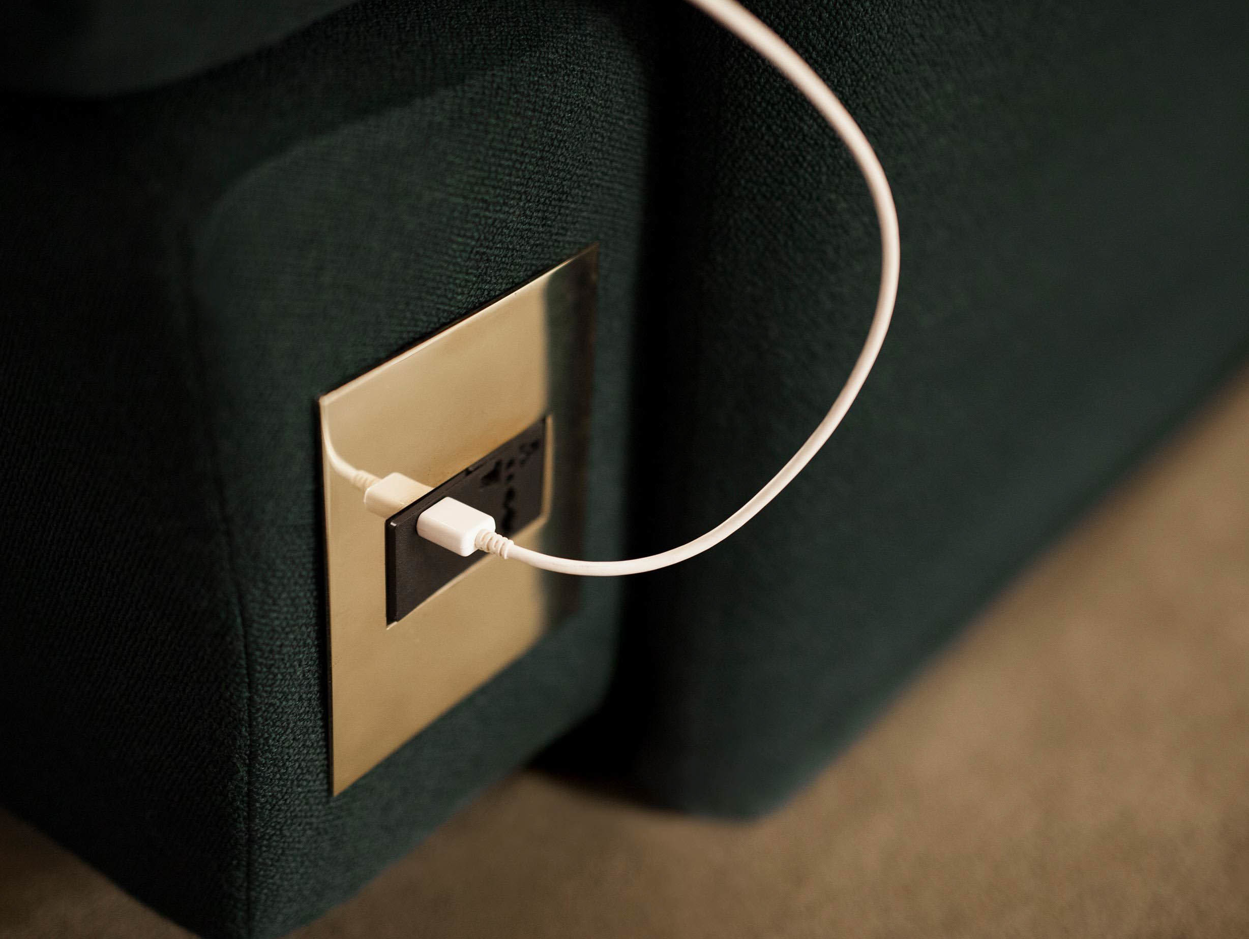 Cathay Pacific Studioilse E15 image