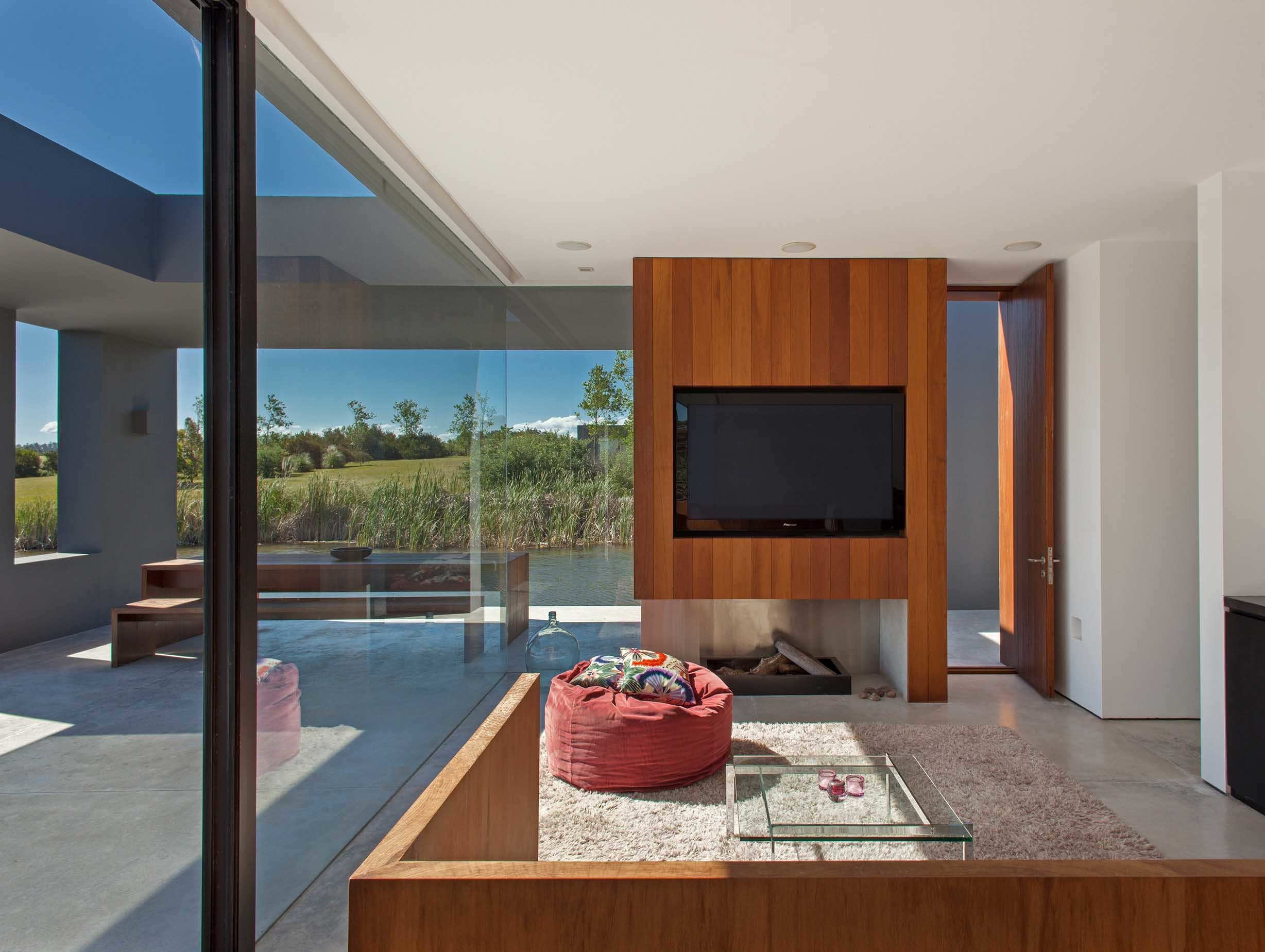 Stephania Kallos Uruguay 6 image