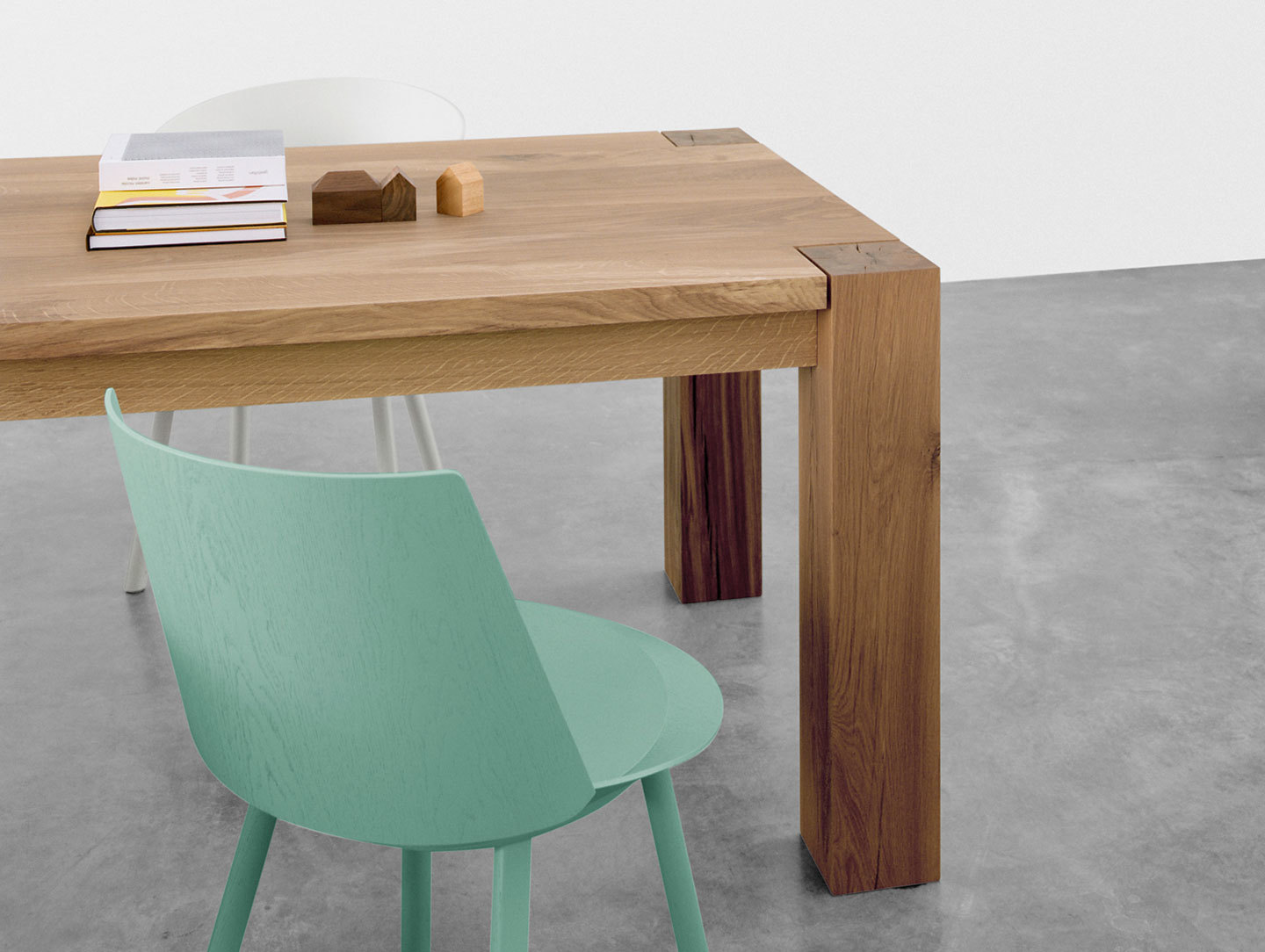 E15 Bigfoot Table Oak Leg Detail