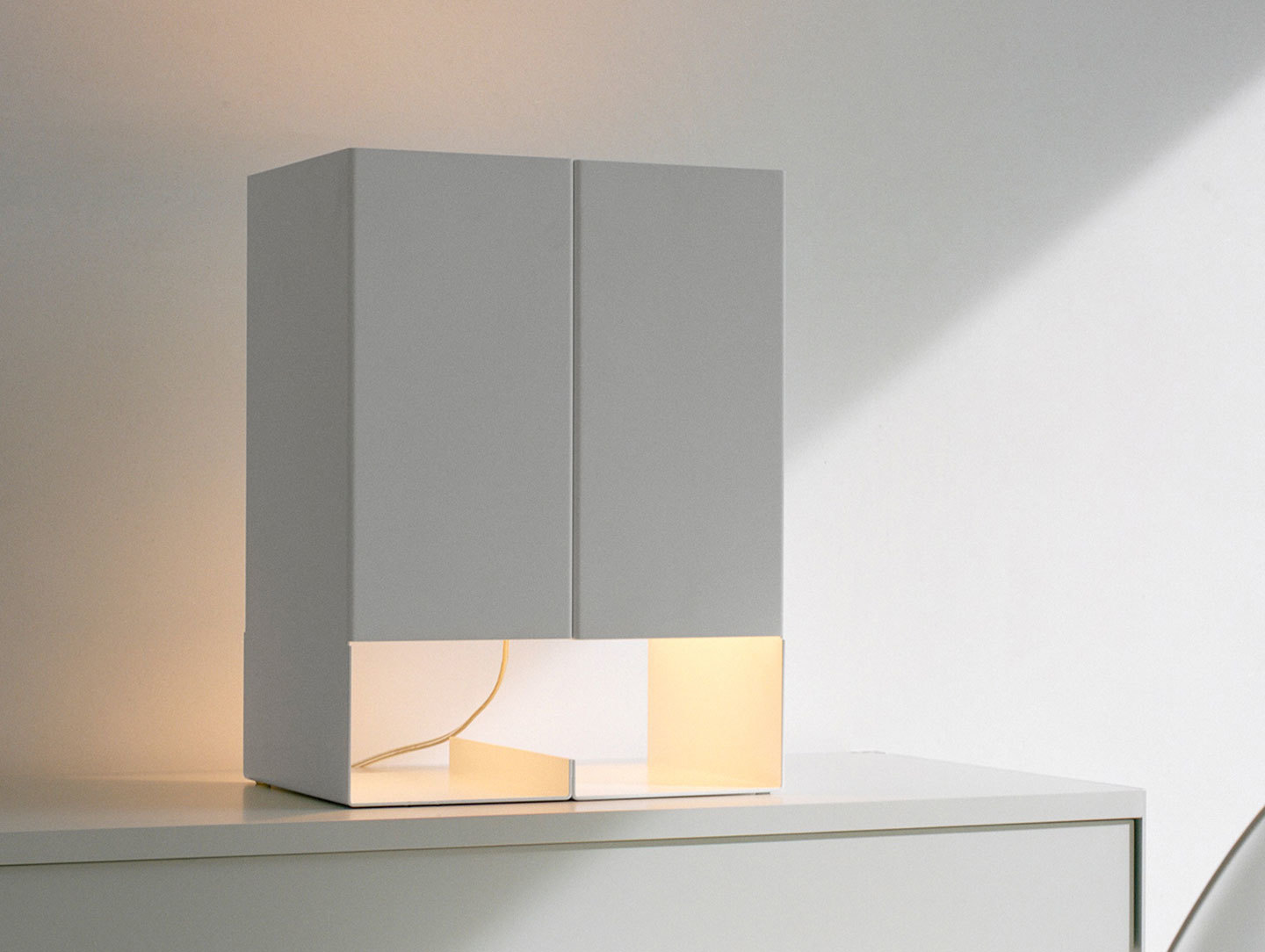 E15 Lt02 Seam Two Signal White