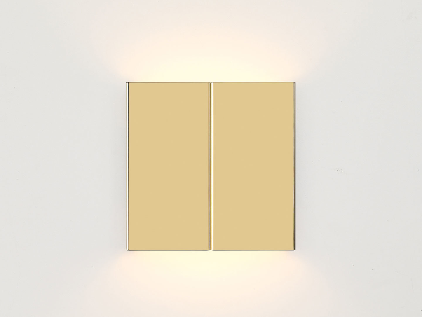 E15 Lt03 Seam Three Brass Mounted