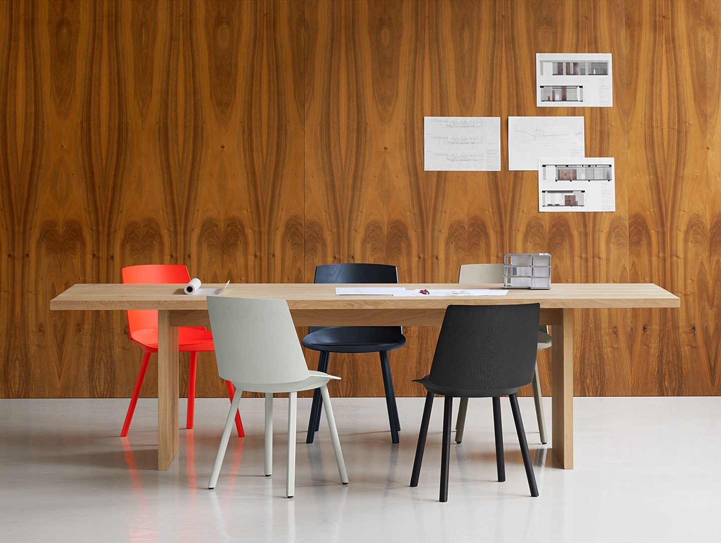 E15 Ashida Table Houdini Chairs