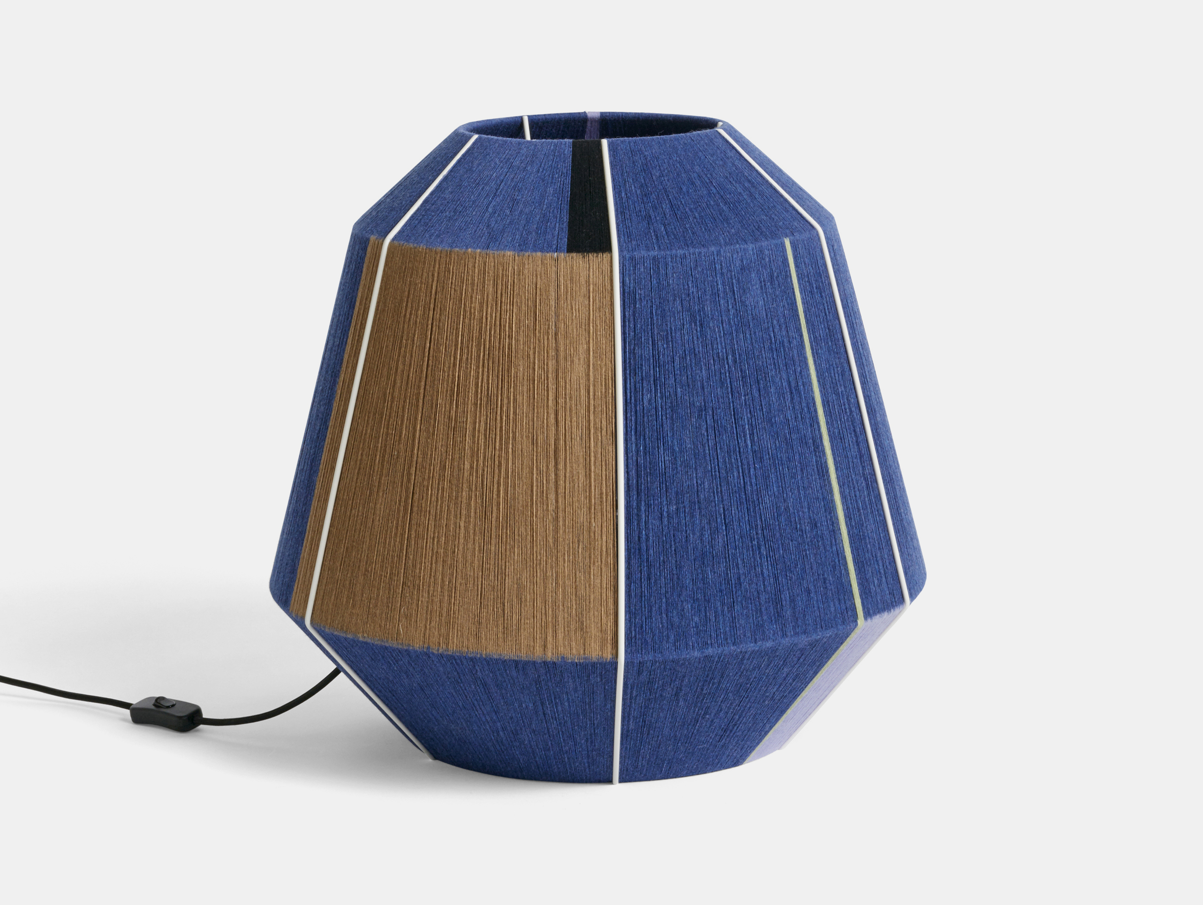 Hay bonbon 500 blue table