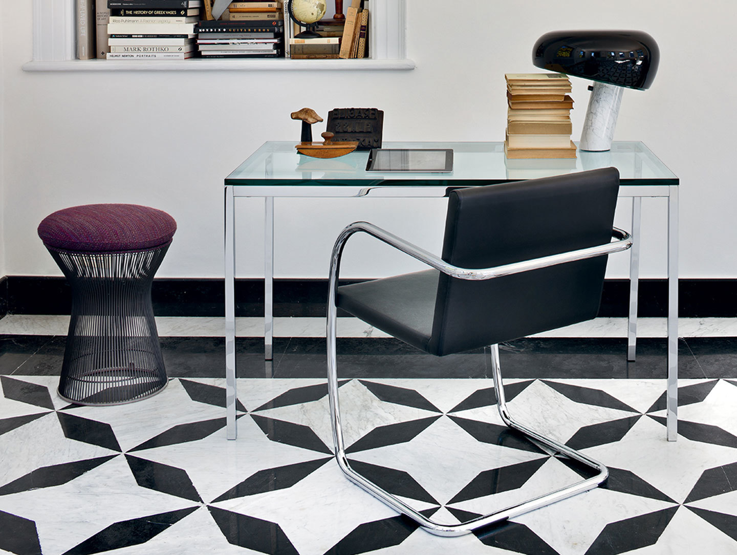 Knoll Brno Black Leather Tubular