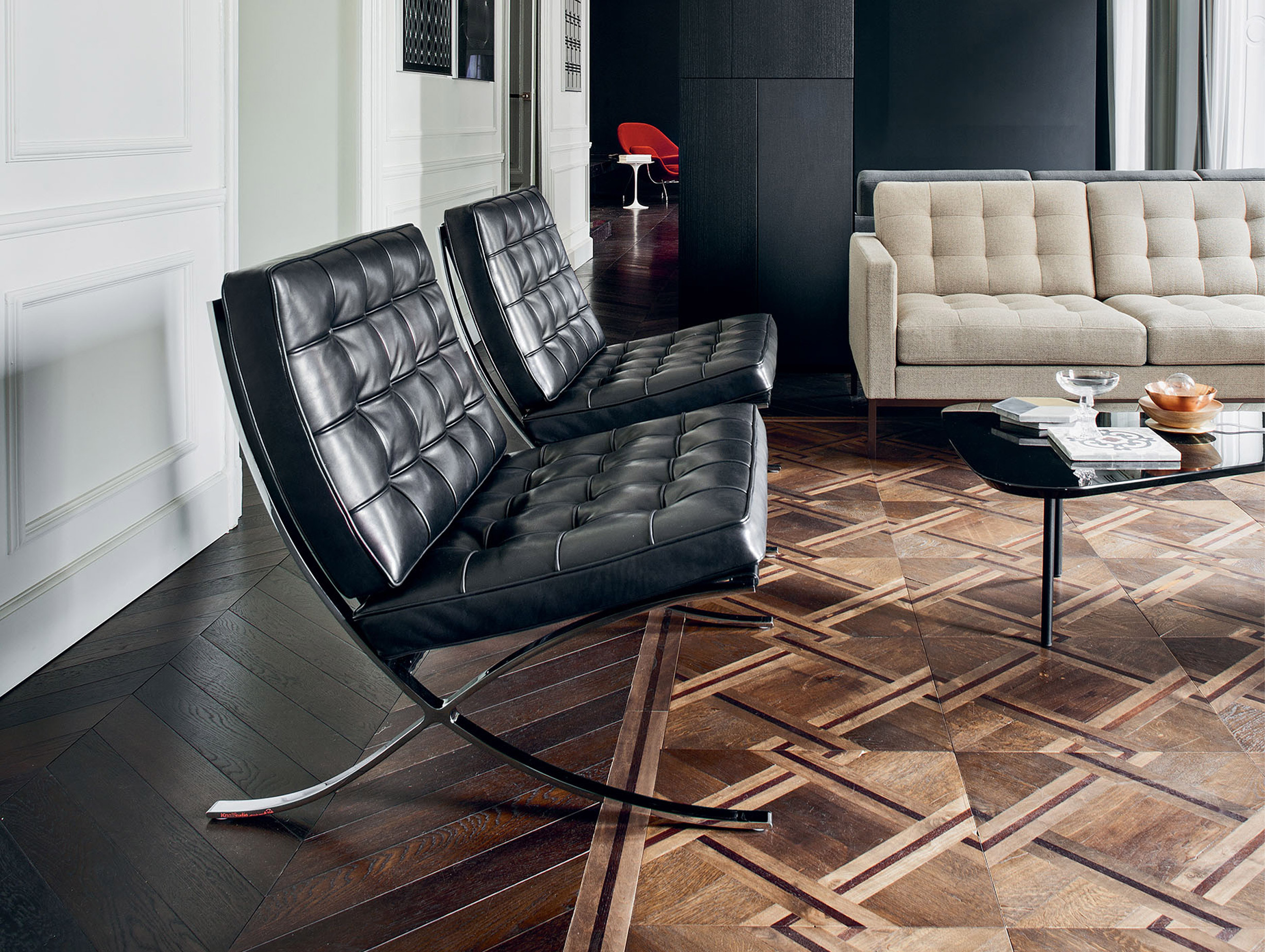 Knoll ludwig mies van der rohe barcelona chair lifestyle2