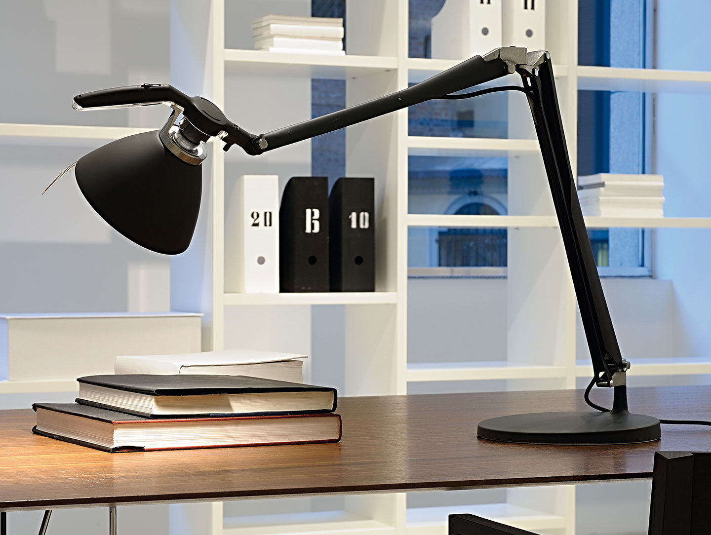 Luceplan Fortebraccio Table Lamp In Situ