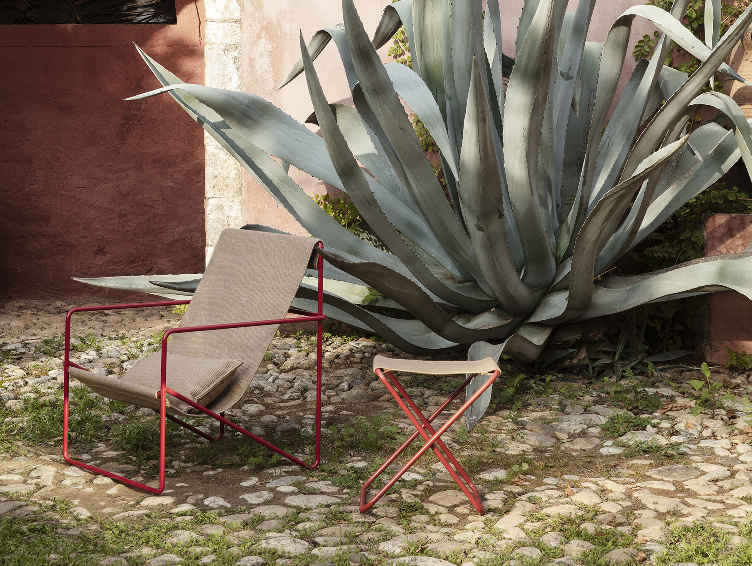 Ferm living desert lounge chair poppy red lifestyle1