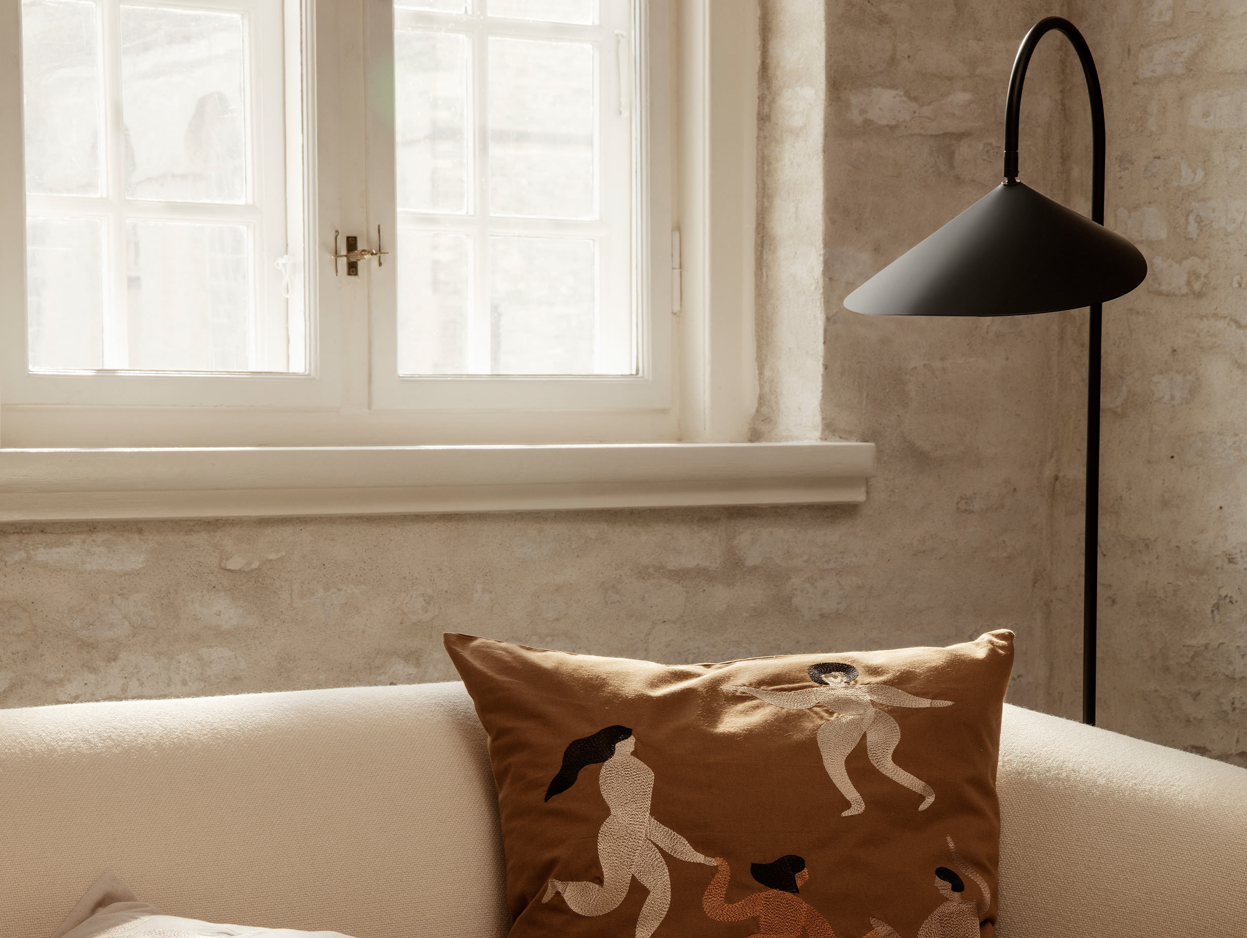 Ferm living arum floor lamp lifestyle 1