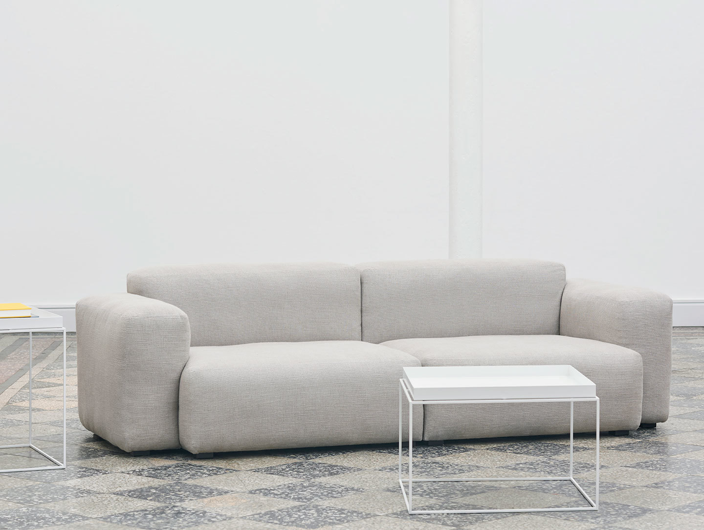 Hay Mags Soft Low 25 seater Uph Roden 04 Tray Table white