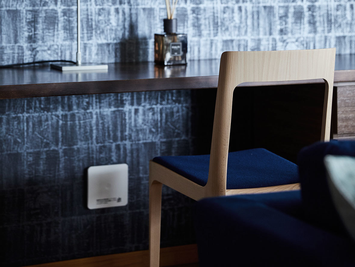 Maruni HIROSHIMA dining chair detail