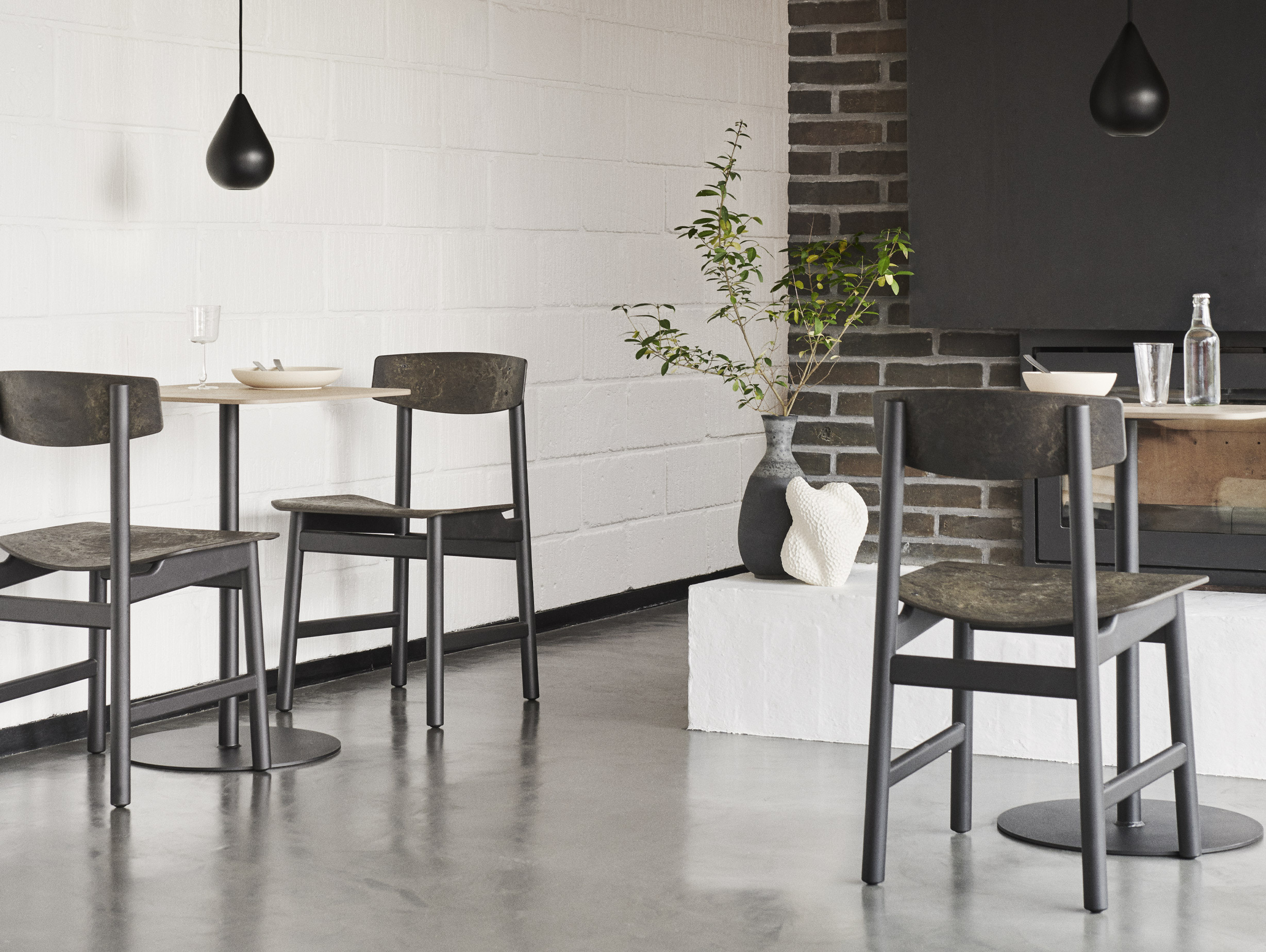 Mater borge mogensen conscious chair 3162 black lacquered beech coffee waste black lifestyle