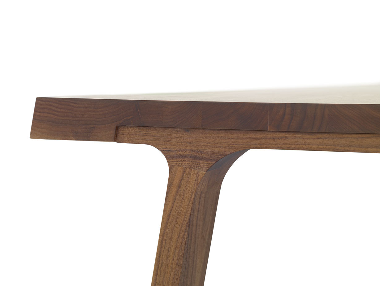 Montis Doble High Table walnut detail Gijs Papavoine