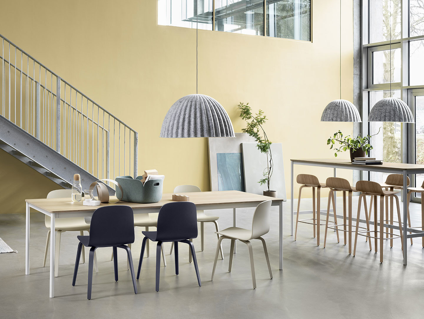 Muuto visu chair midnight blue sand visu bar oak base table oak white under the bell