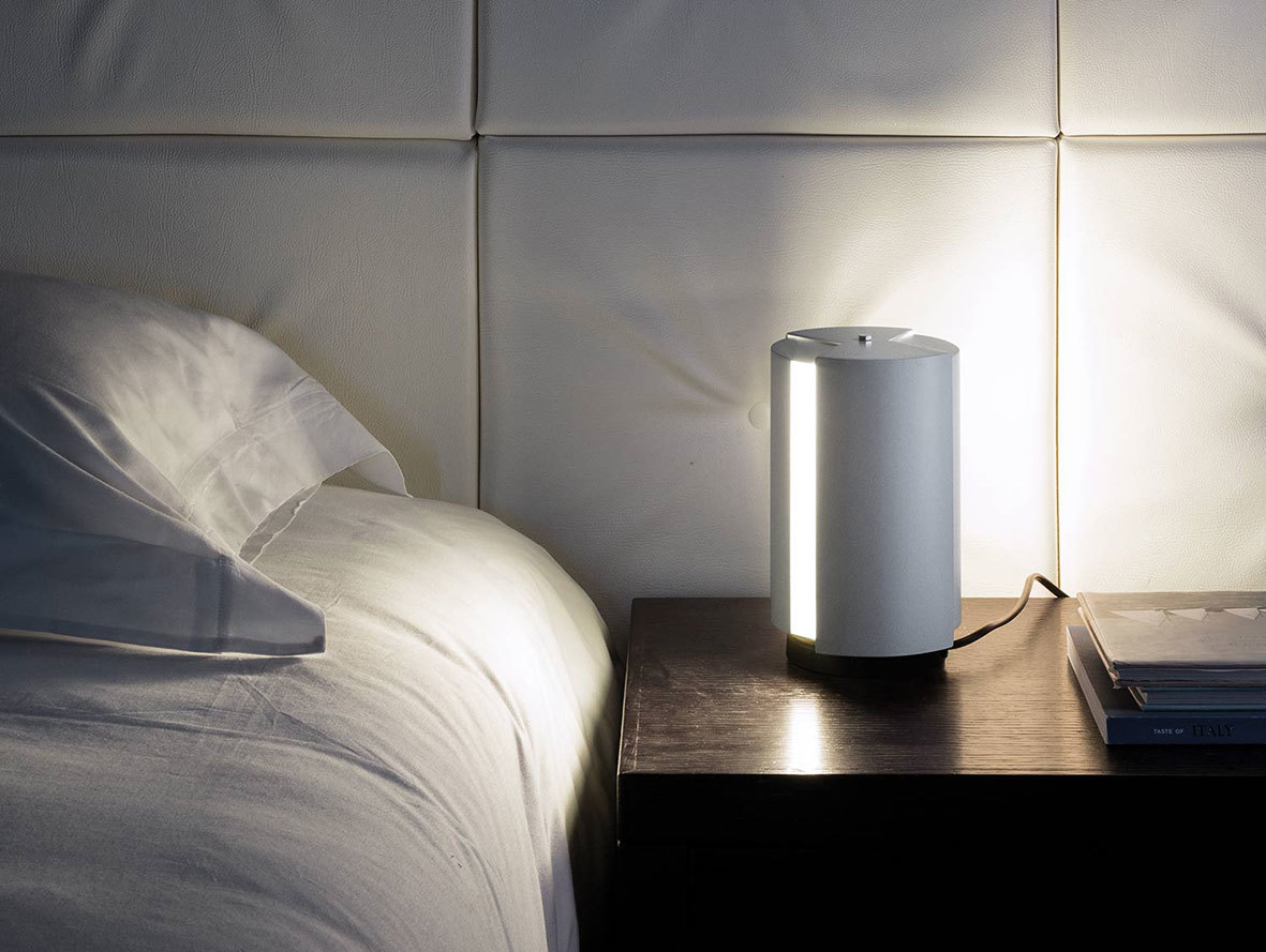 Nemo Pivotante a Poser white bedside light