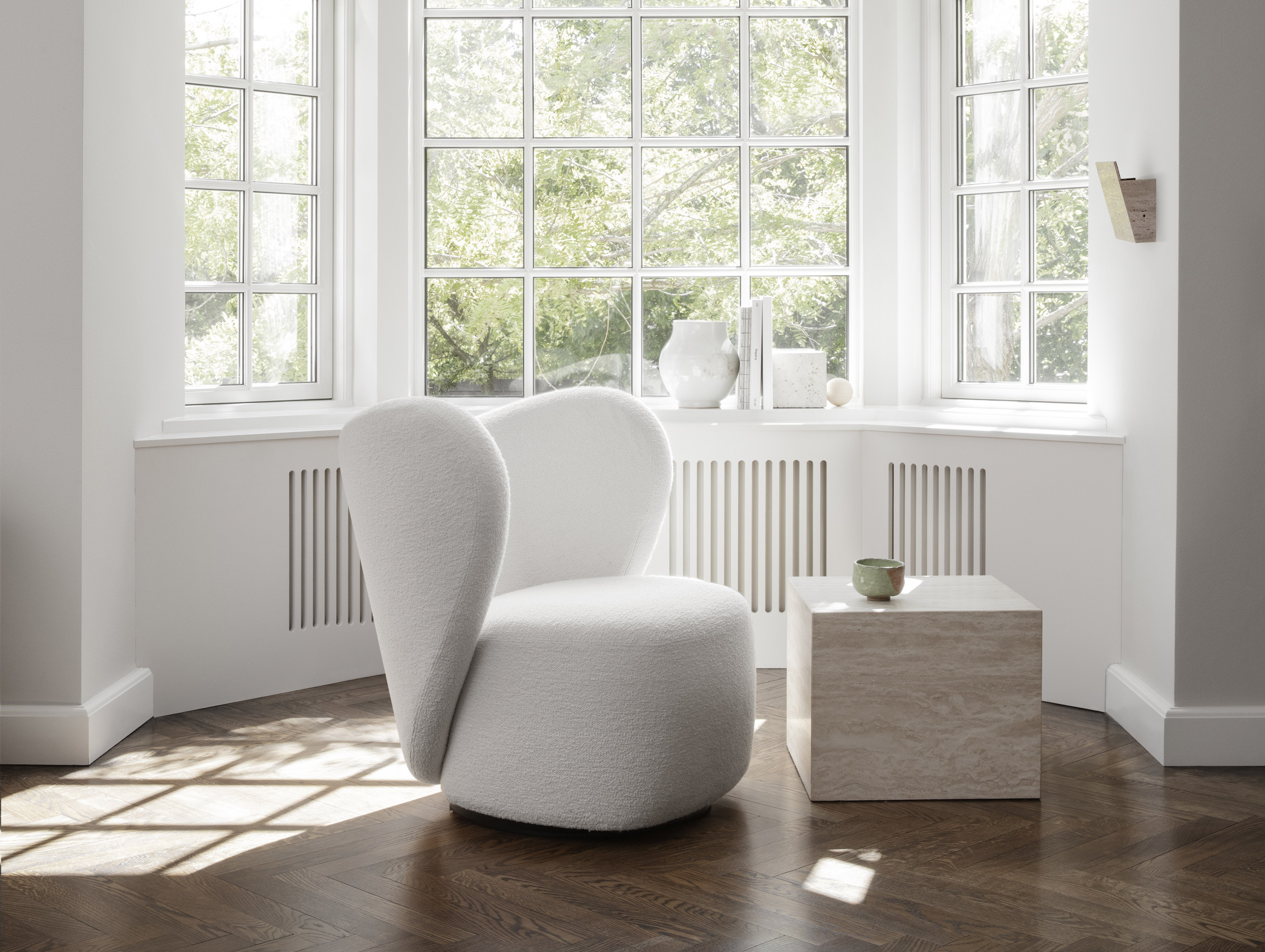 Norr11 kristian sofus hansen tommy hyldahl little big lounge chair lifestyle1