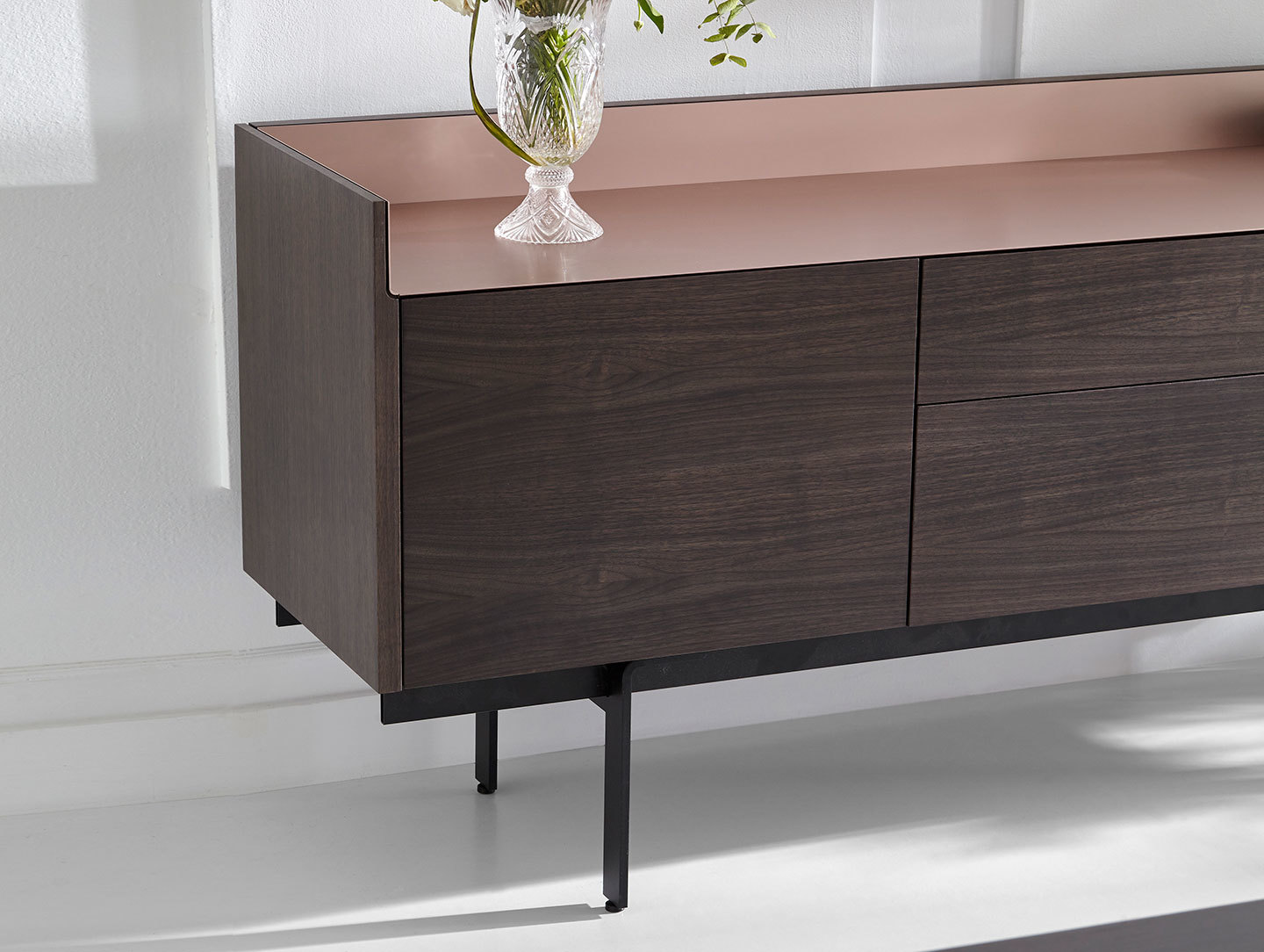 Punt Stockholm Sideboard STH312 dark walnut pink top detail Mario Ruiz
