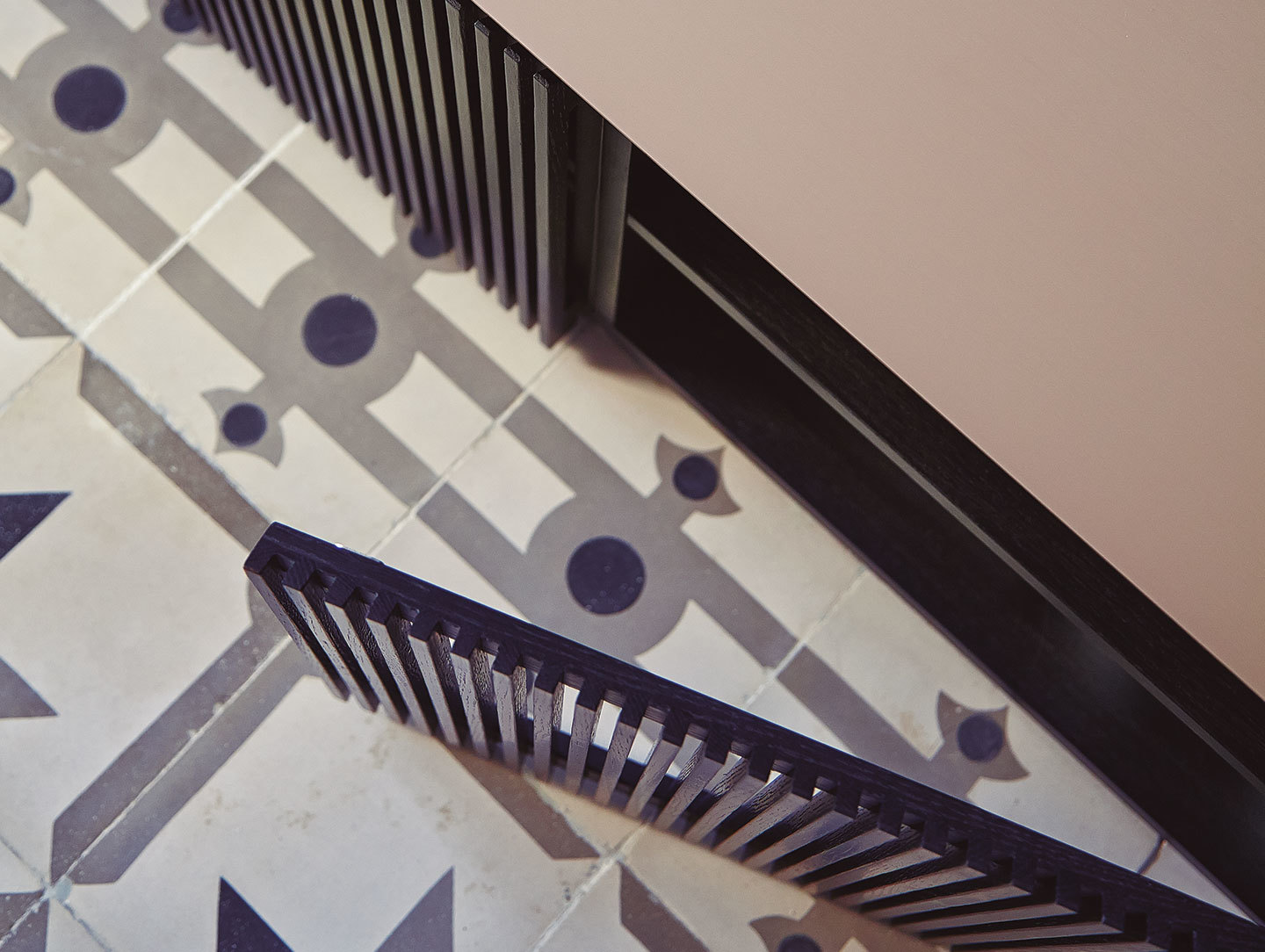 Punt Stockholm Sideboard STH403 detail 3 Dark Grey Oak Rose Top Mario Ruiz