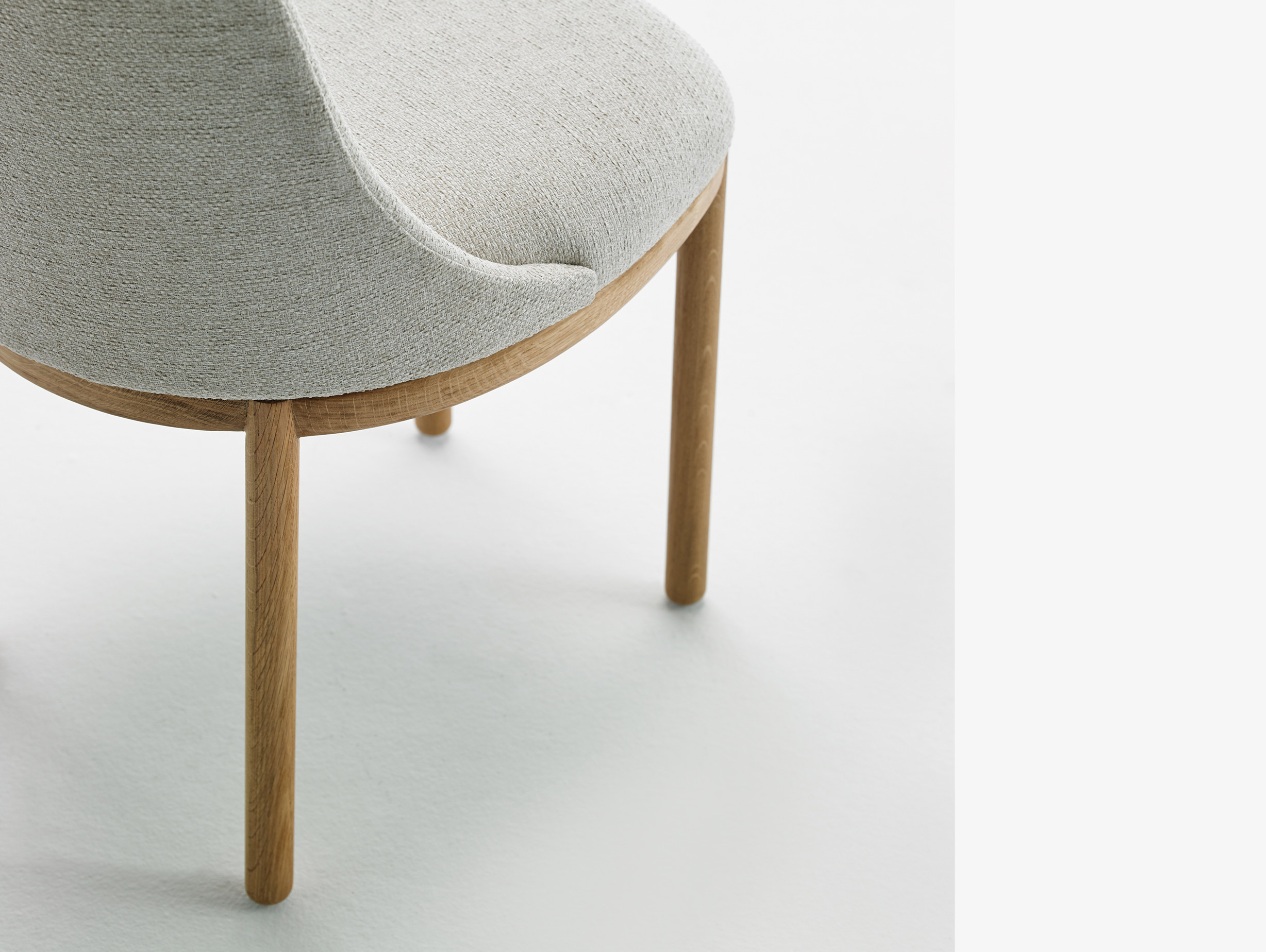 Viccarbe jaime hayon aleta chair wood legs lifestyle3