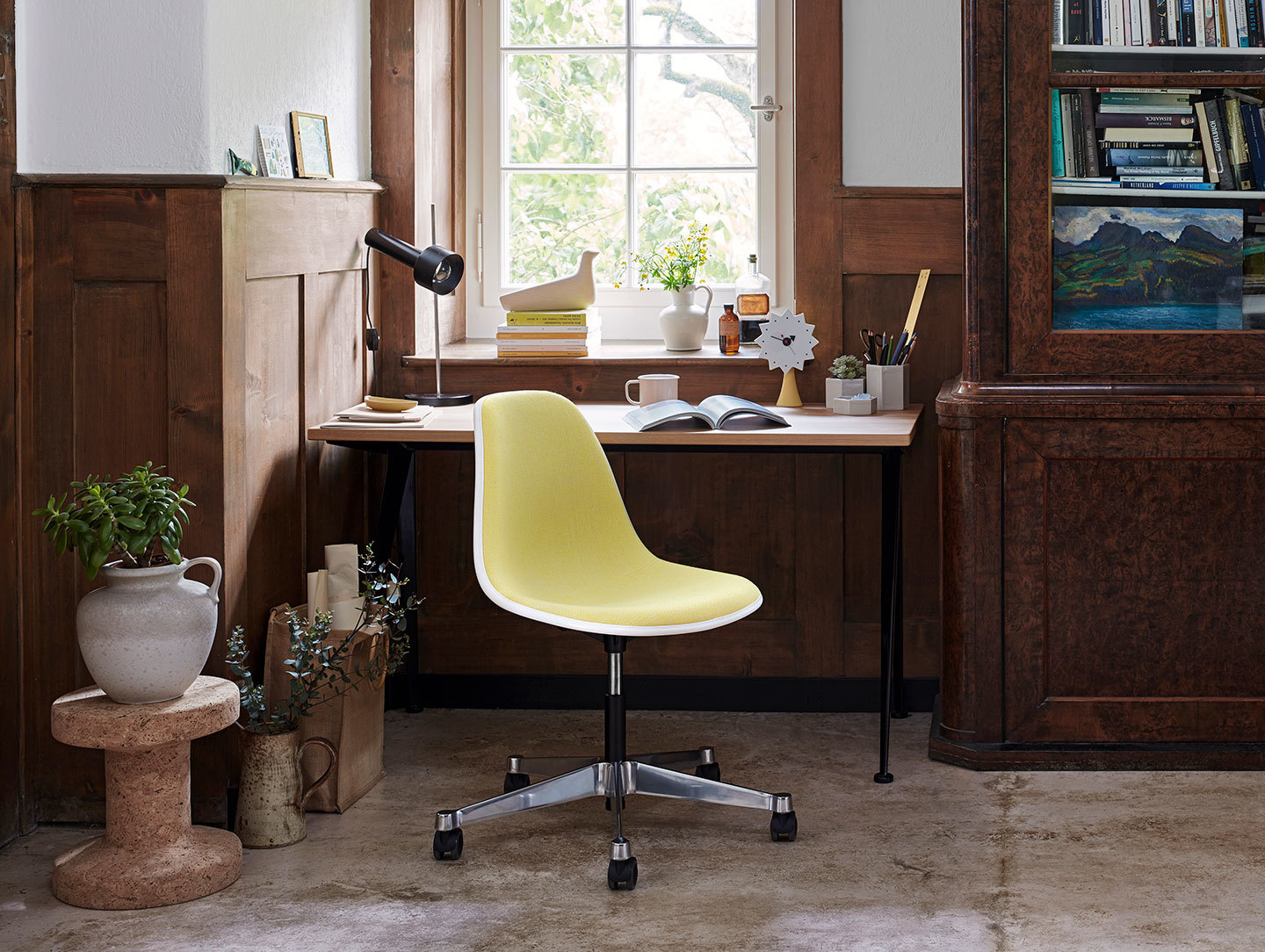 Vitra Eames Pivot Side Chair PSCC corkstool l Oiseau