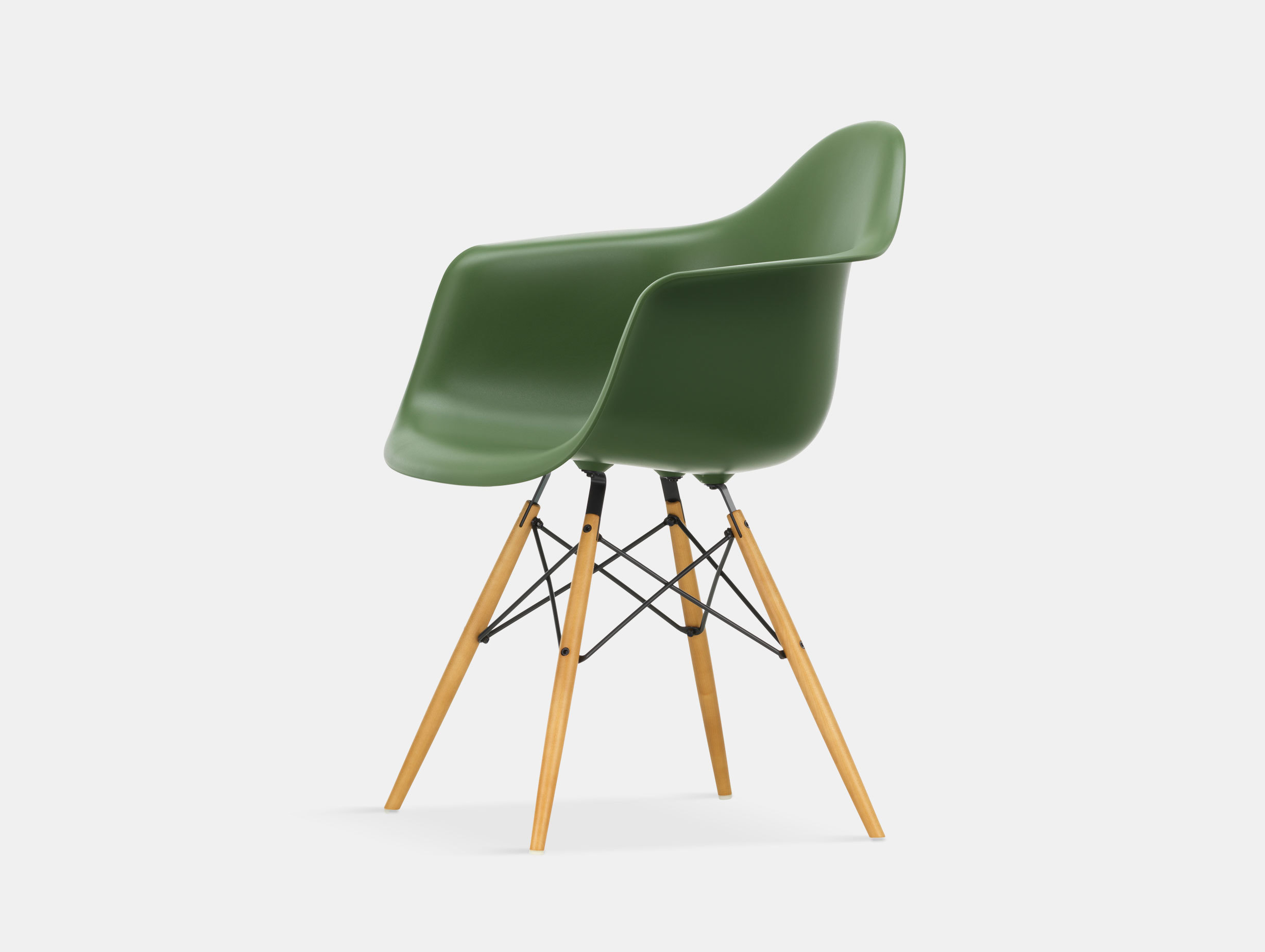 Vitra Eames Plastic Armchair DAW forest golden maple legs