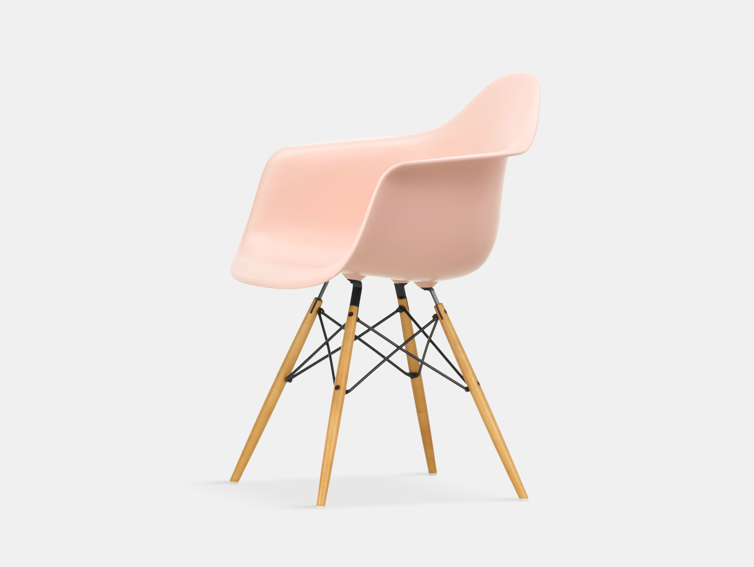 Vitra Eames Plastic Armchair DAW pale rose golden maple legs