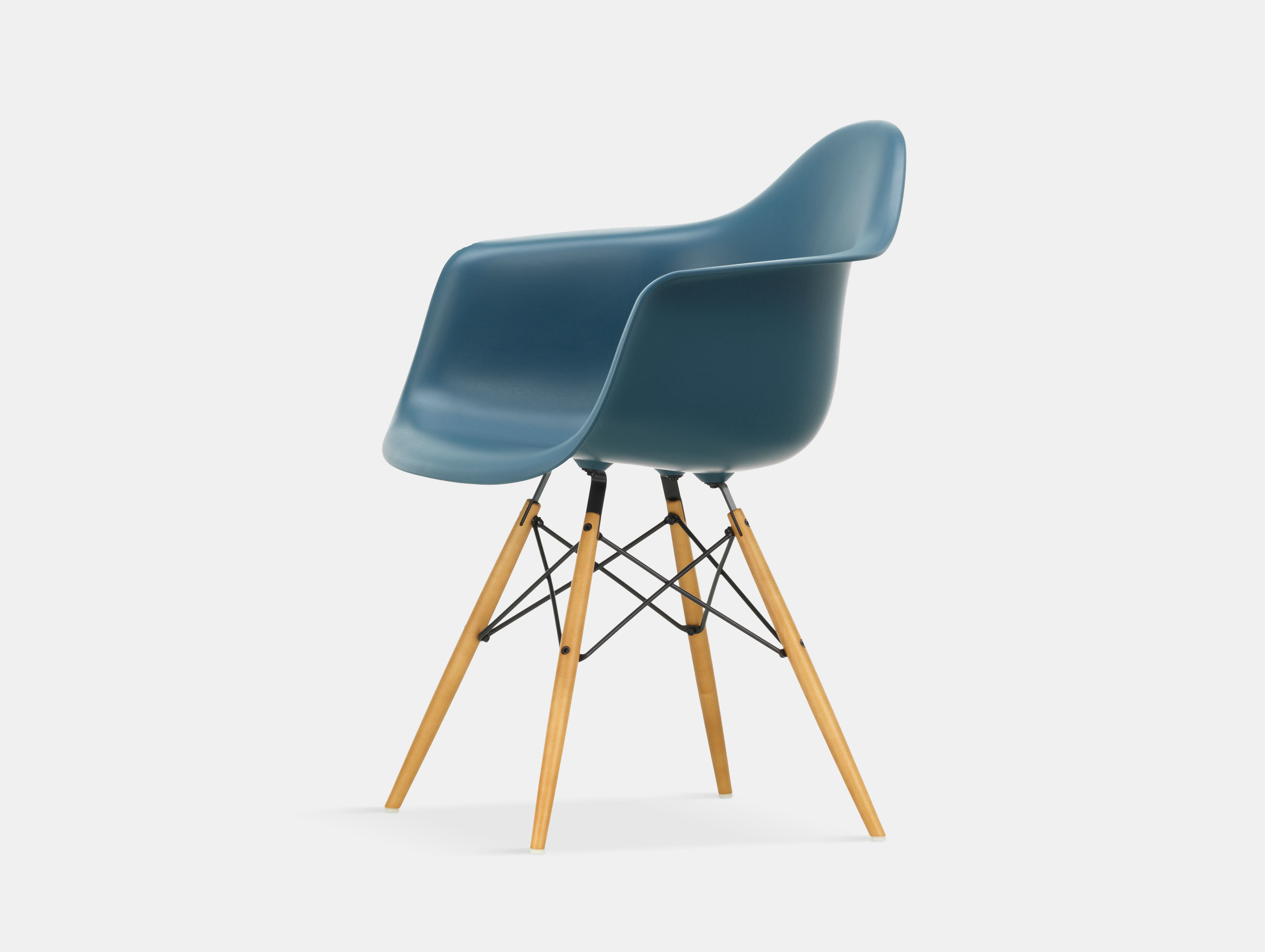 Eames plastic store chair daw