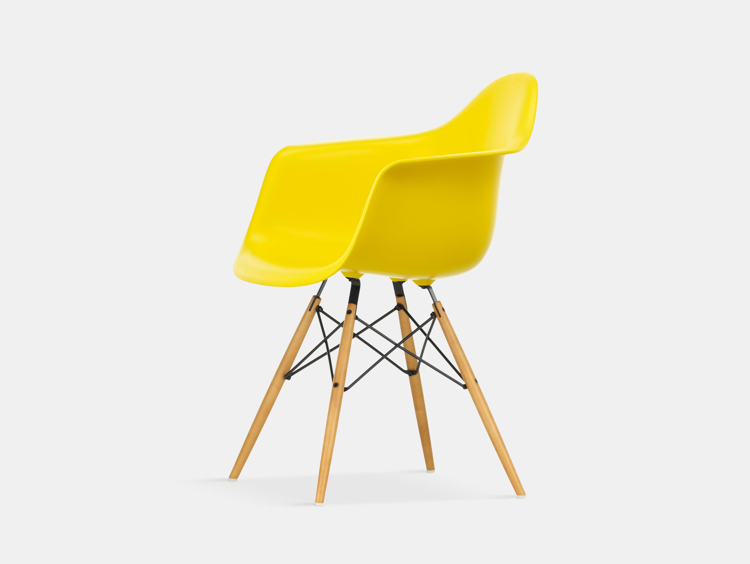 Vitra Eames Plastic Armchair DAW sunlight golden maple legs