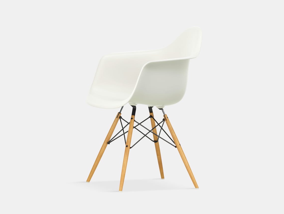 Vitra Eames Plastic Armchair DAW white golden maple legs