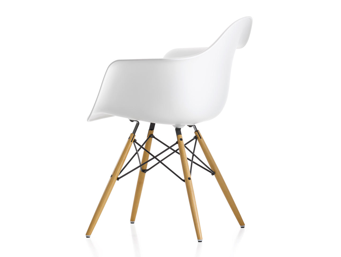 Vitra Eames Plastic Armchair w DAW white golden maple legs