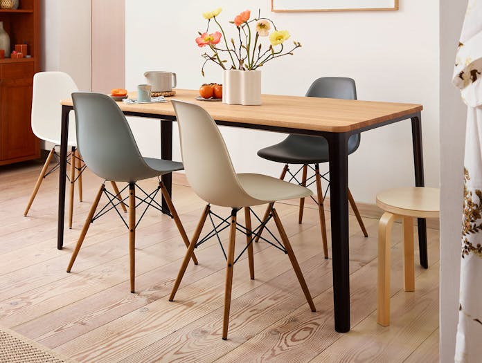 Vitra Eames Plastic Chair DSW Plate Dining Table Nuage