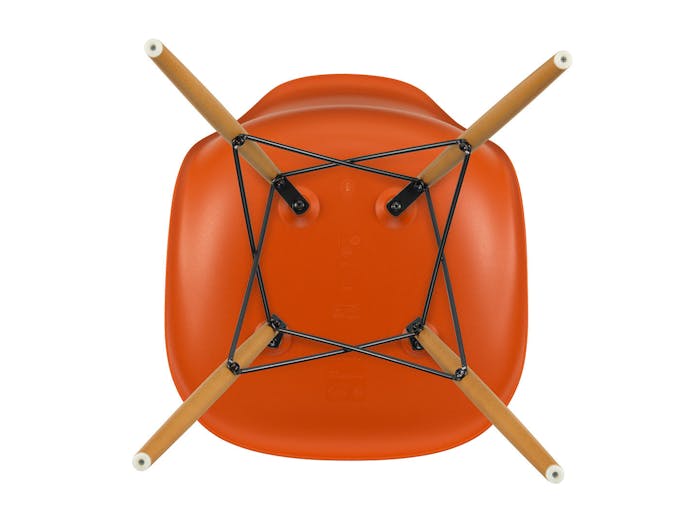 Vitra Eames Plastic Side Chair DSW rusty orange detail golden maple